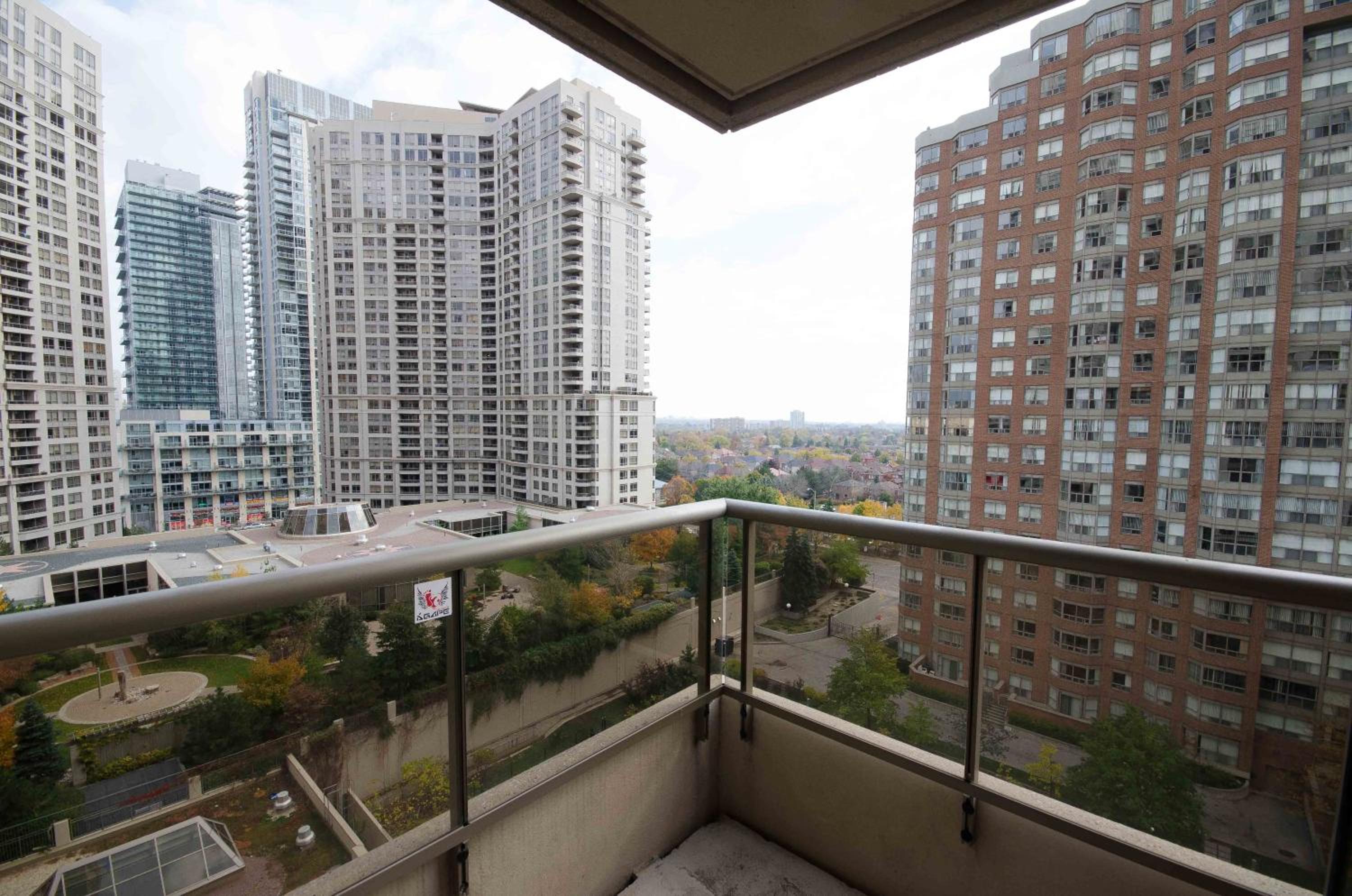 Royal Stays Furnished Apartments - Square One