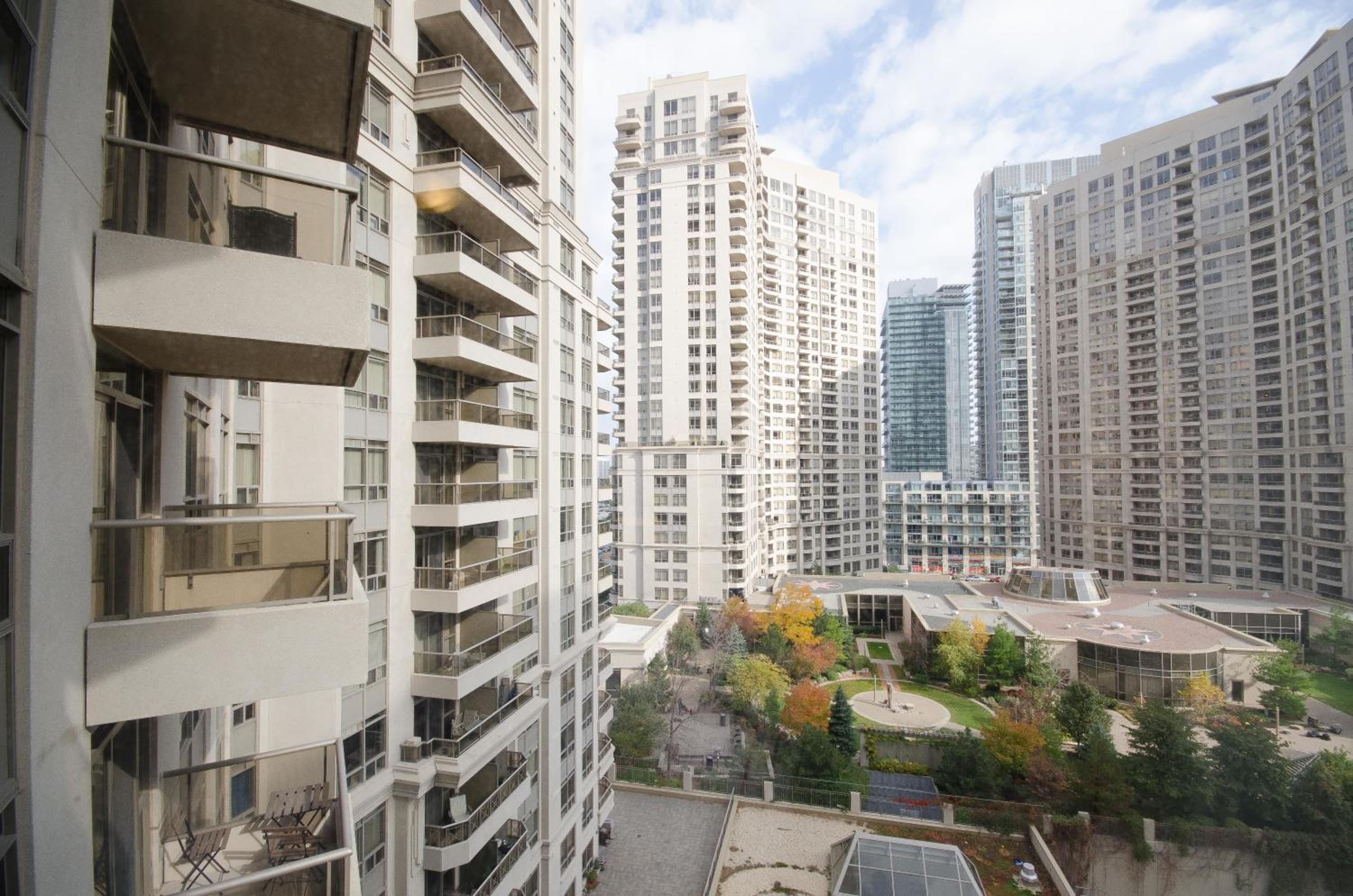 Royal Stays Furnished Apartments - Square One