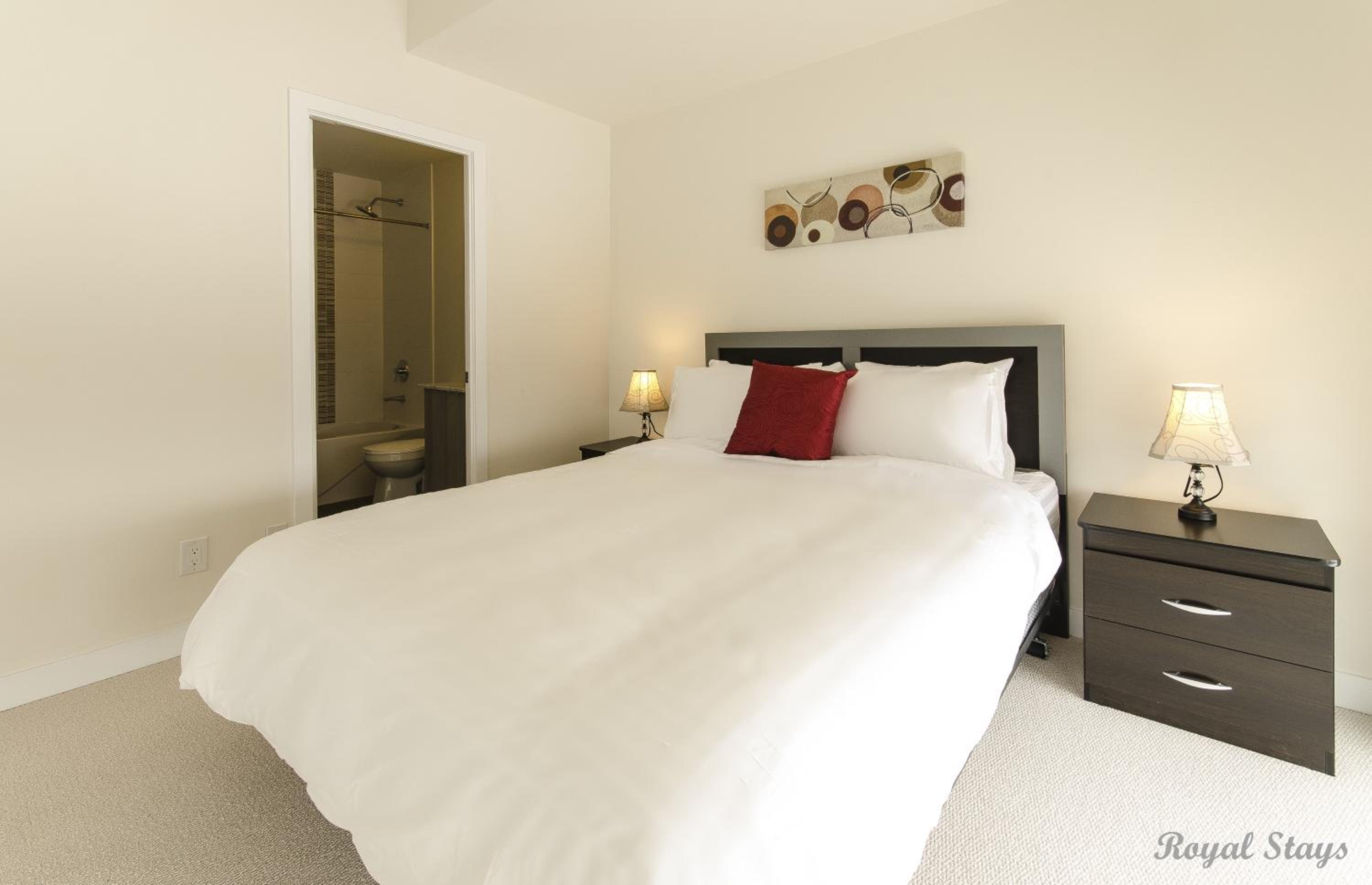 Royal Stays Furnished Apartments - Square One