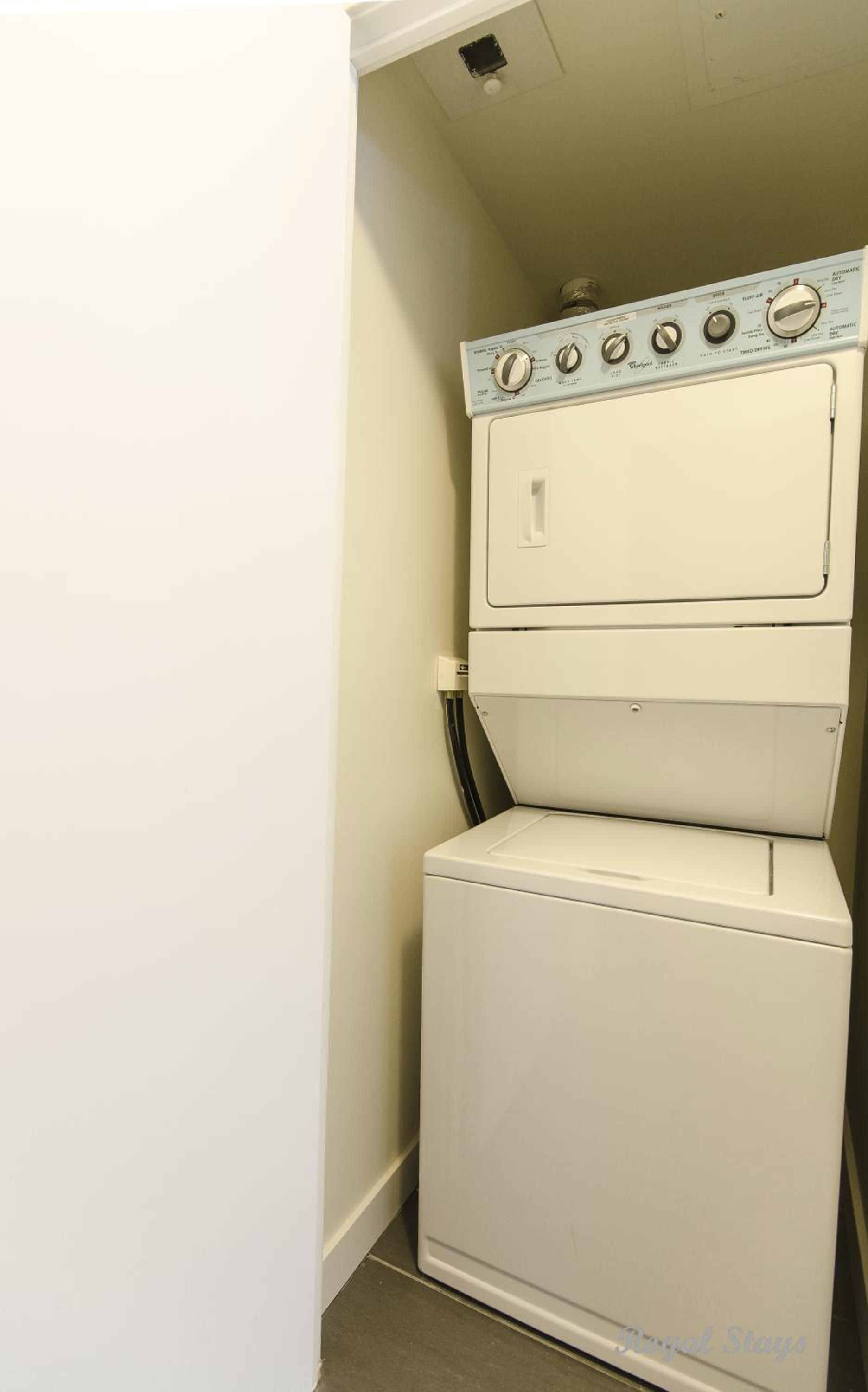 Royal Stays Furnished Apartments - Square One
