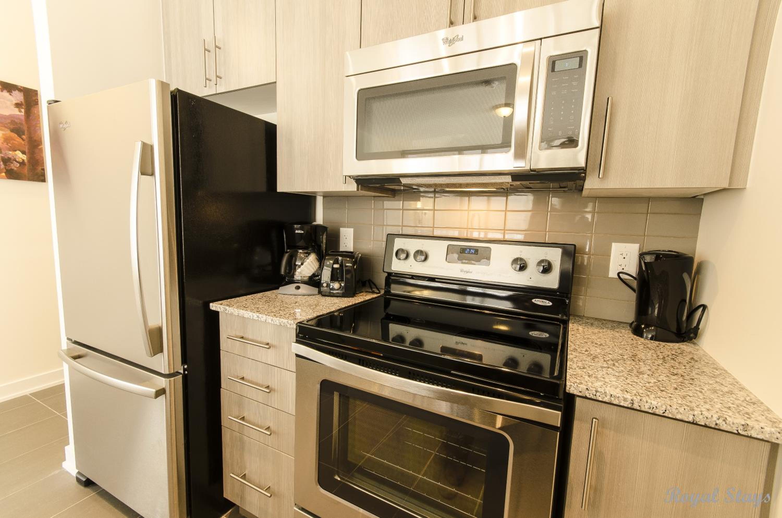 Royal Stays Furnished Apartments - Square One