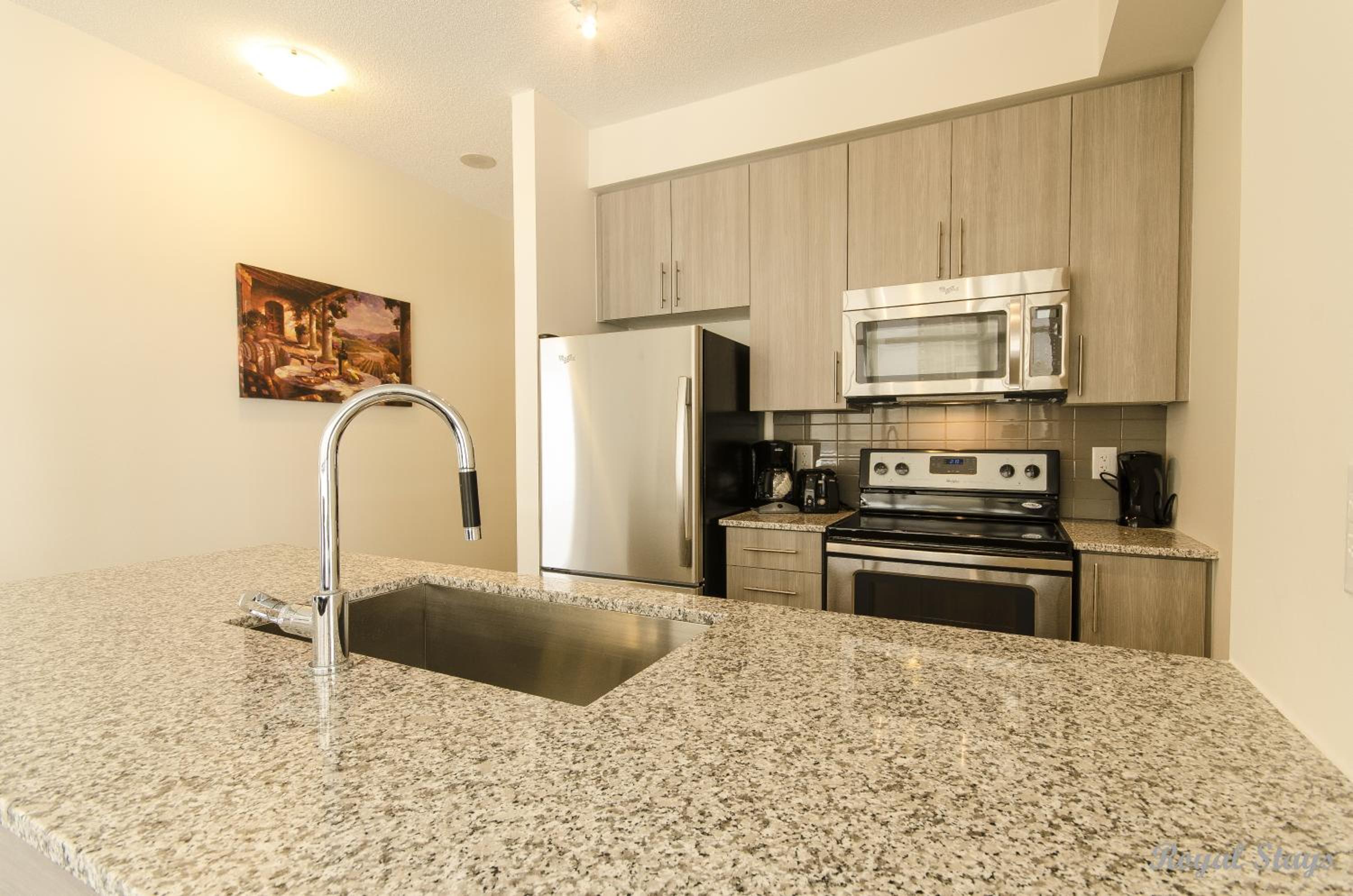 Royal Stays Furnished Apartments - Square One