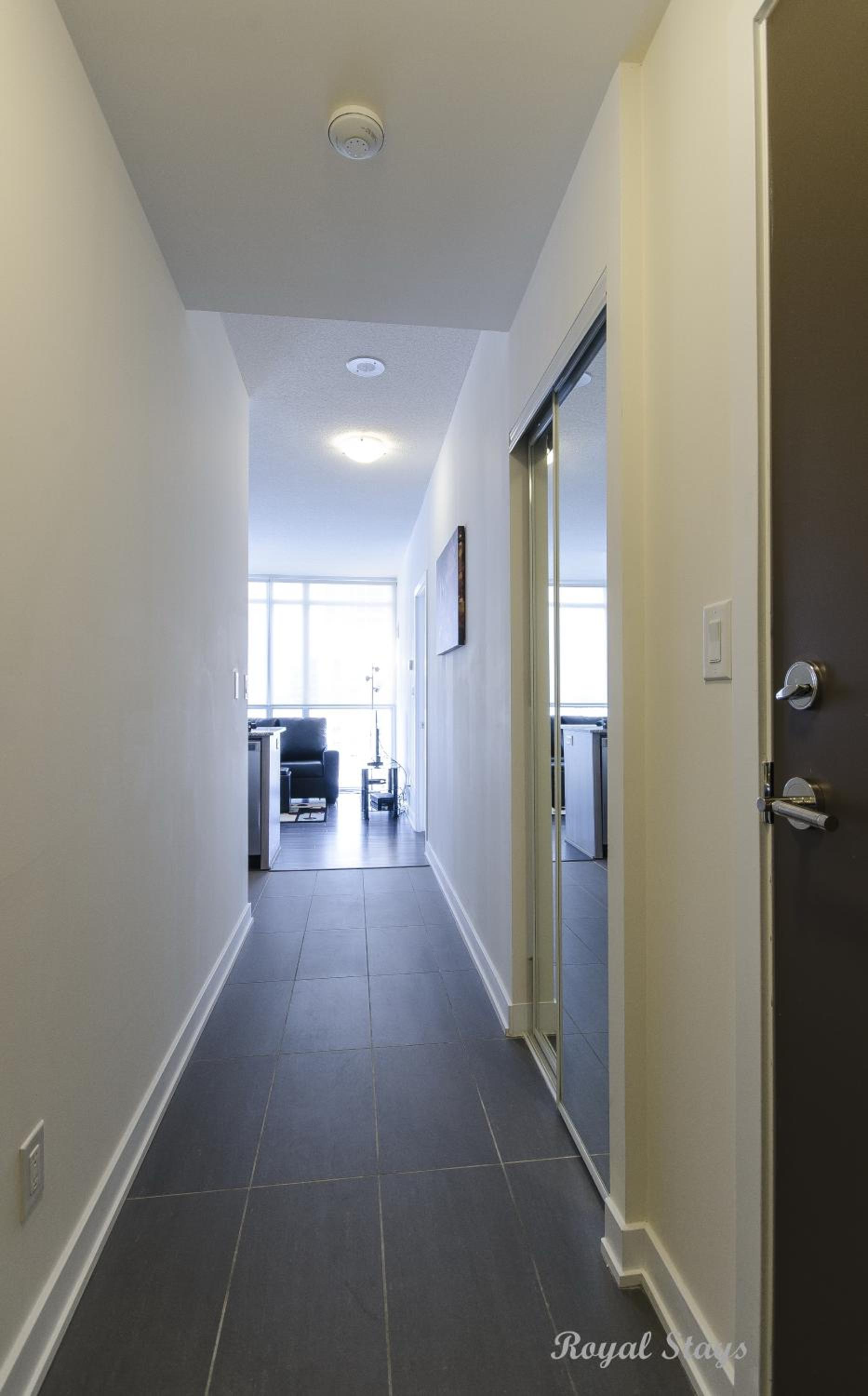 Royal Stays Furnished Apartments - Square One
