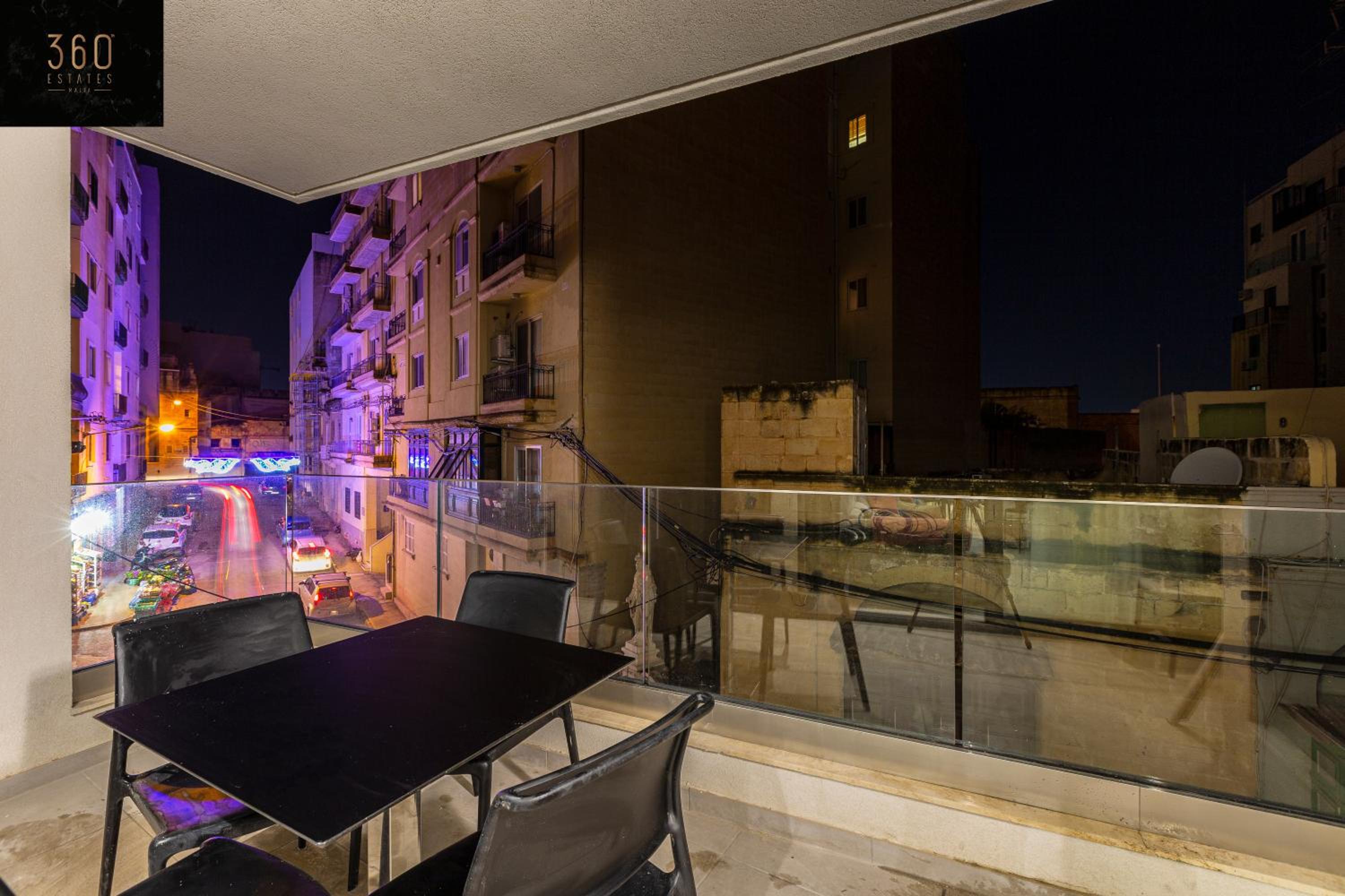 Beautiful, cozy APTs just off the Promenade & WIFI by 360 Estates view 3
