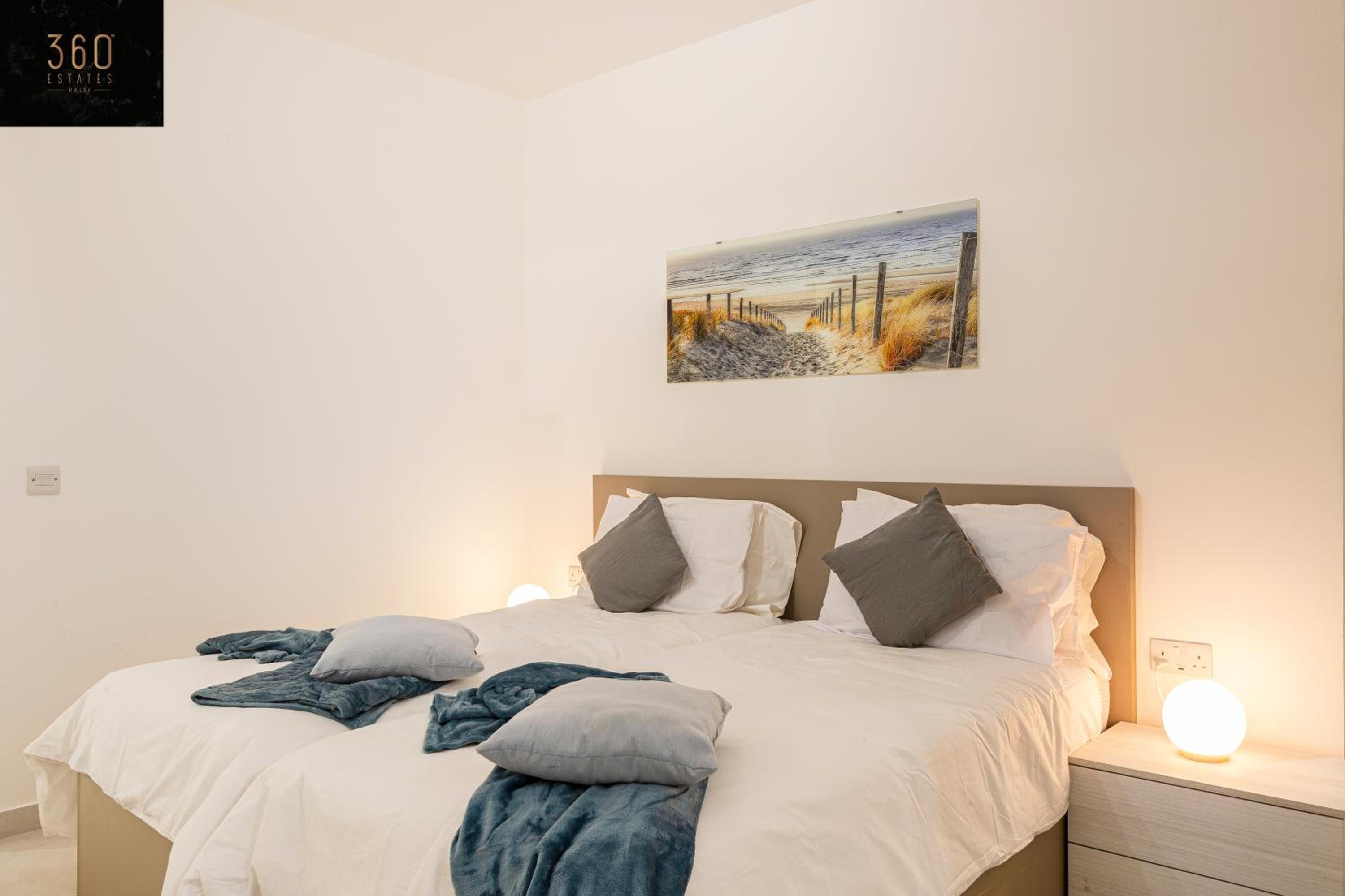 Beautiful, cozy APTs just off the Promenade & WIFI by 360 Estates view 4