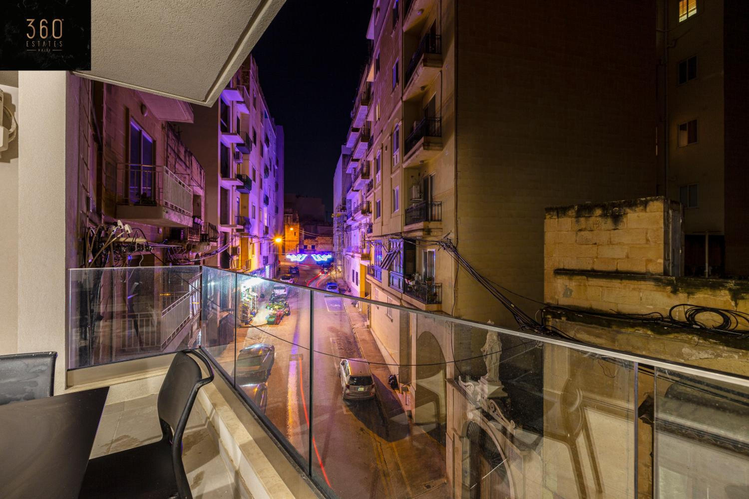 Beautiful, cozy APTs just off the Promenade & WIFI by 360 Estates view 2