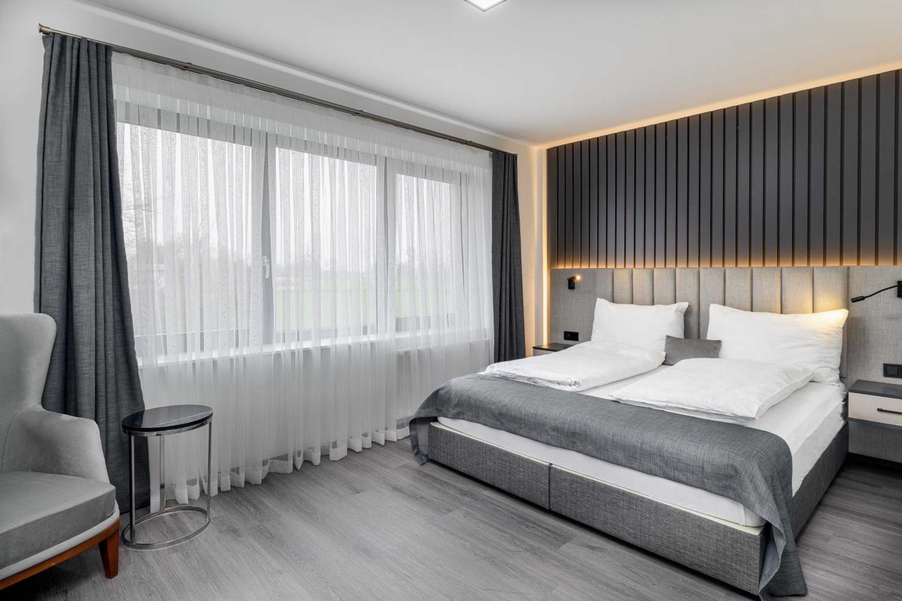 PARKHOTEL BRAUNAU - 24 Stunden Self Check-IN