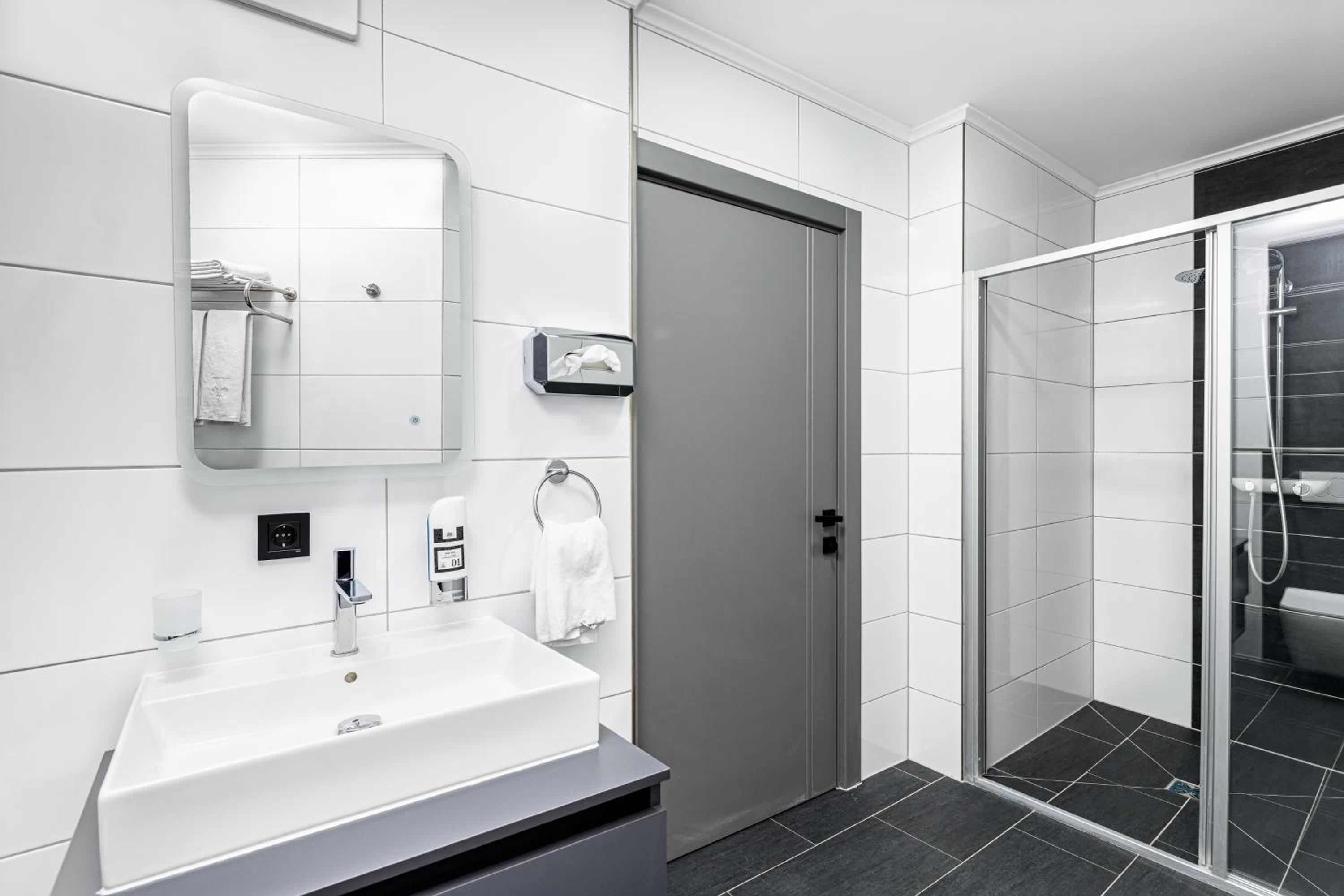 PARKHOTEL BRAUNAU - 24 Stunden Self Check-IN