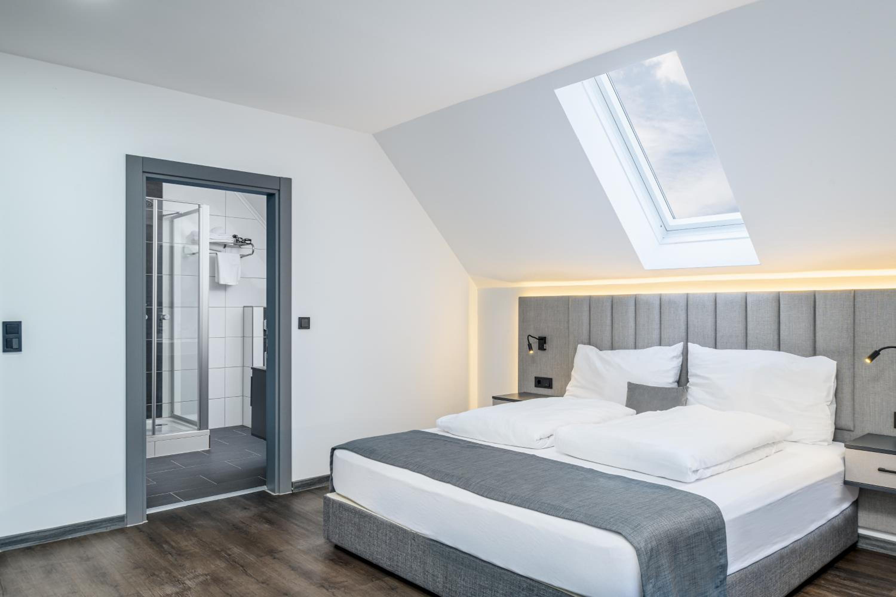 PARKHOTEL BRAUNAU - 24 Stunden Self Check-IN