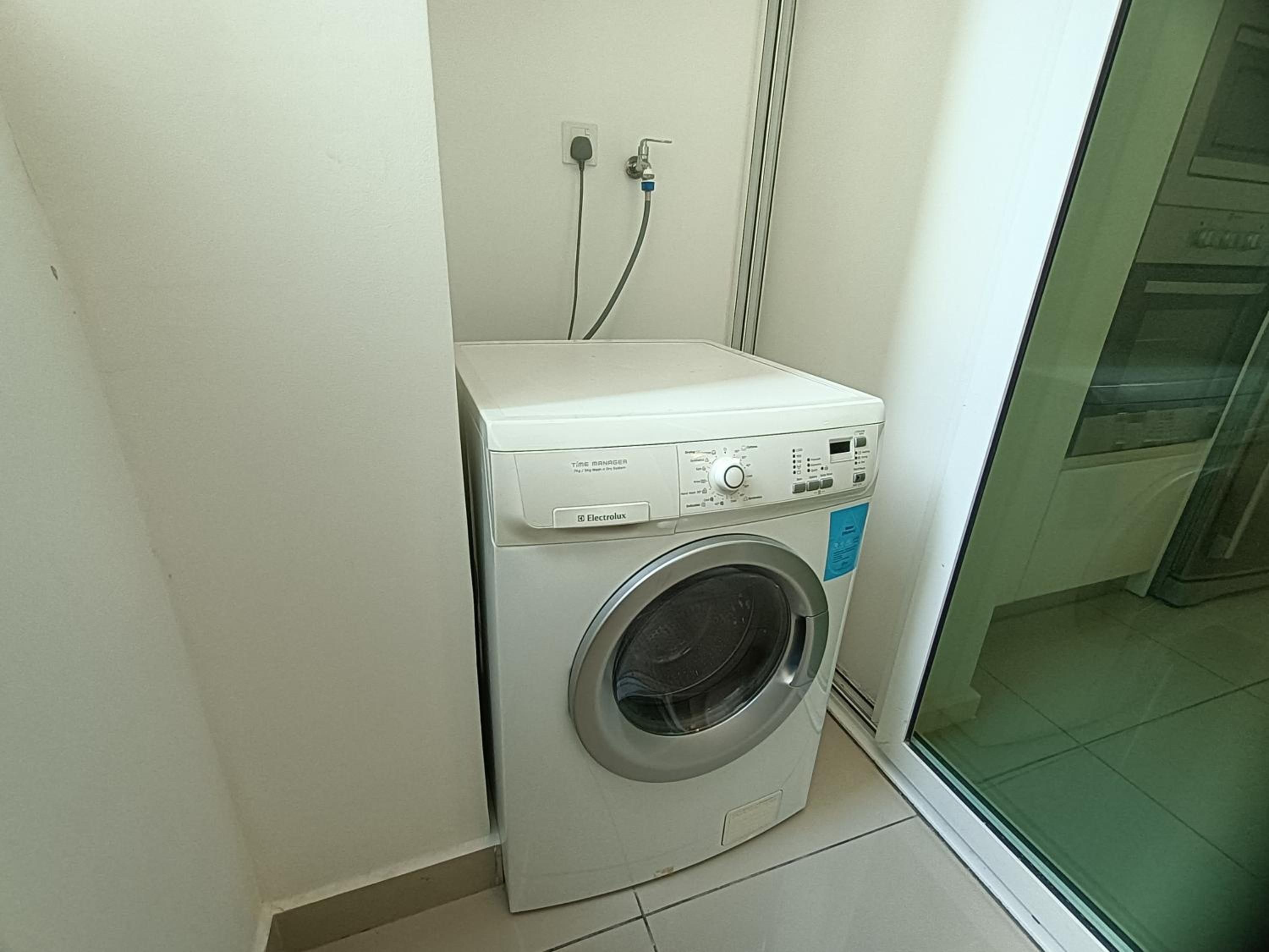 Pax 6+3 Grand Lux Melaka homestay view 2