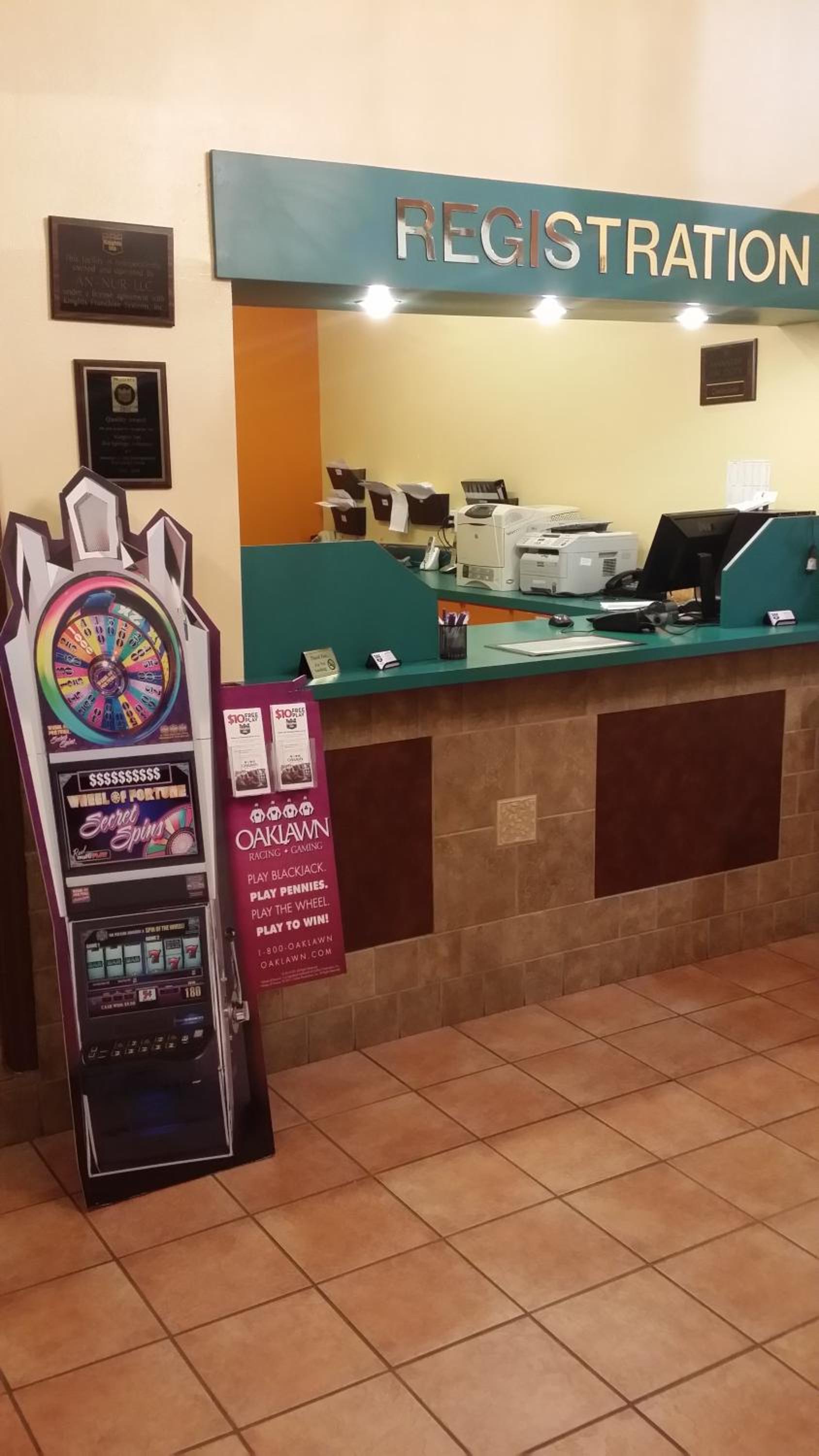 Hotel Red Carpet Inn - Image 1