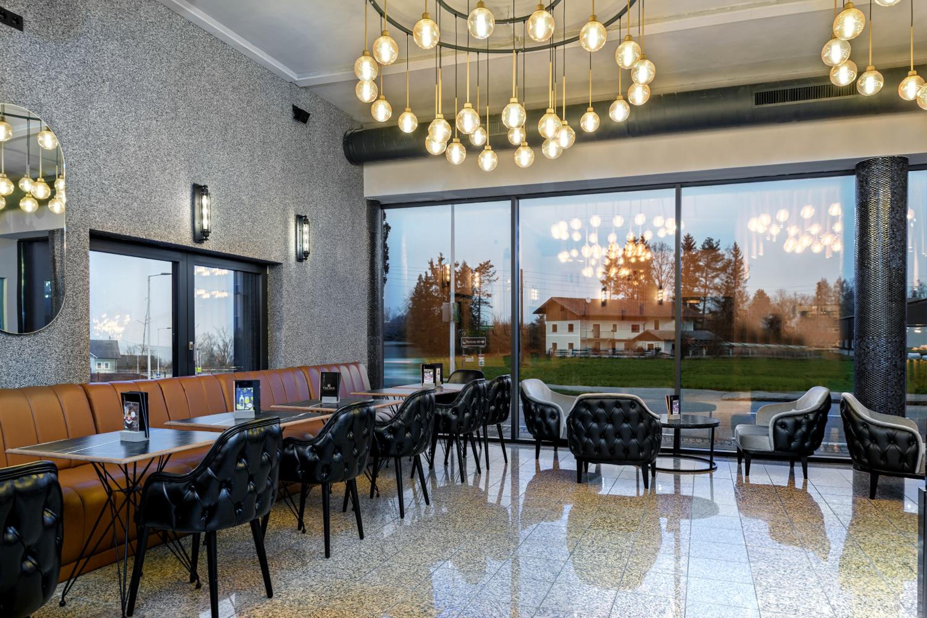 PARKHOTEL BRAUNAU - 24 Stunden Self Check-IN