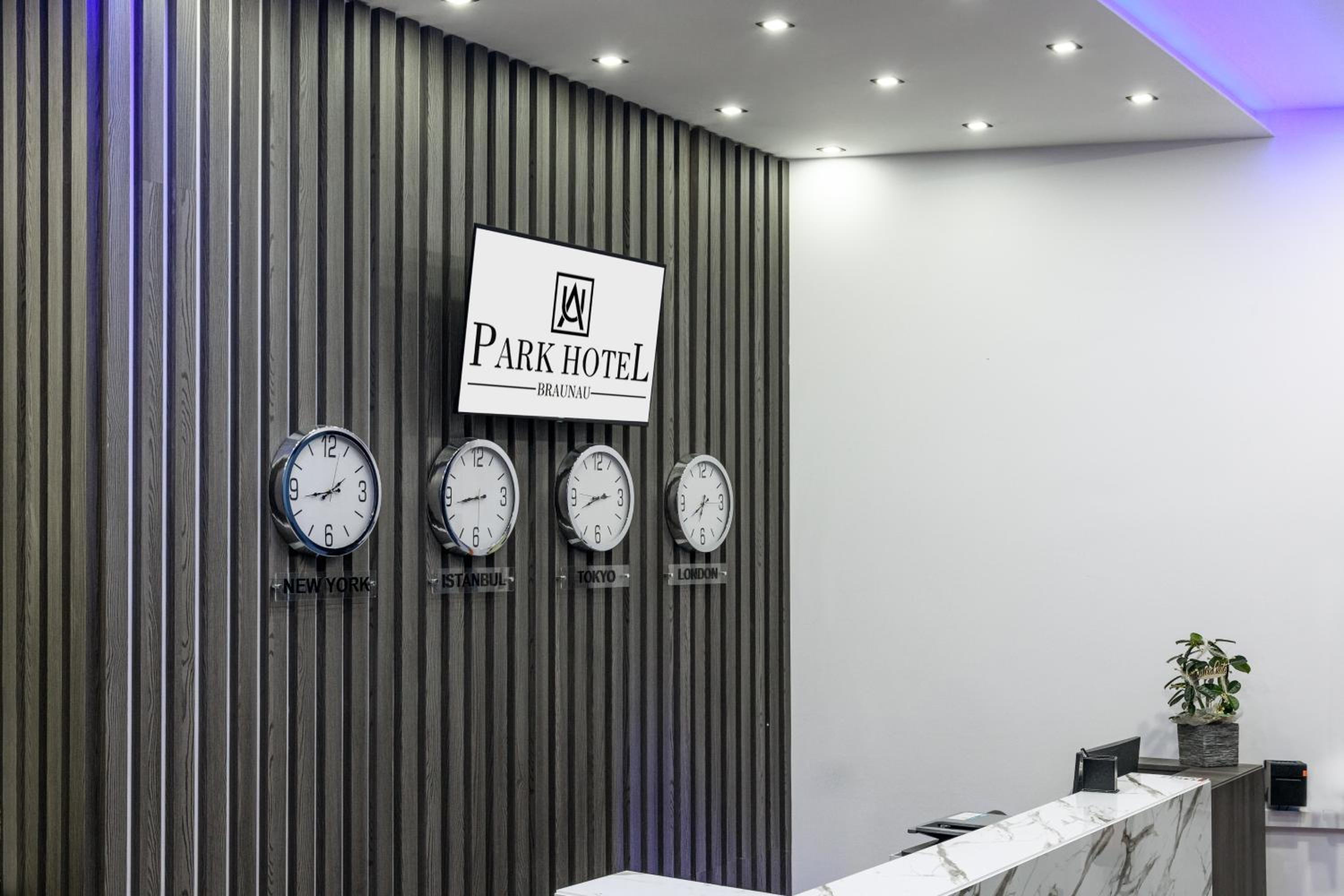 PARKHOTEL BRAUNAU - 24 Stunden Self Check-IN