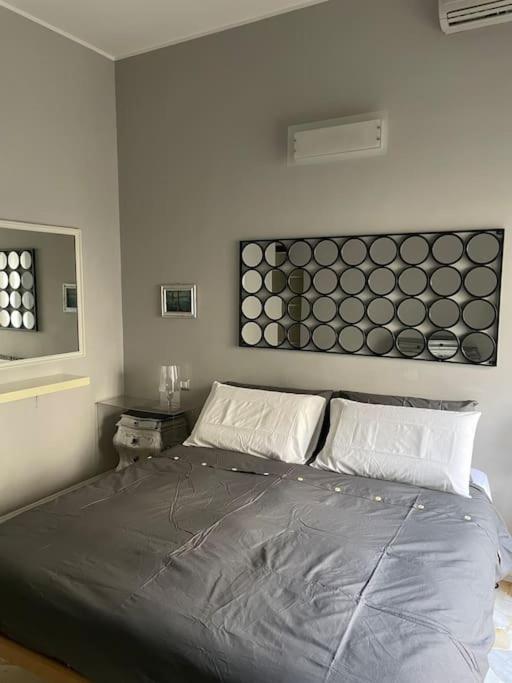 [Duomo walking distance]modern flat with free wifi