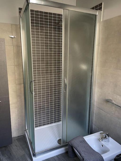 [Duomo walking distance]modern flat with free wifi