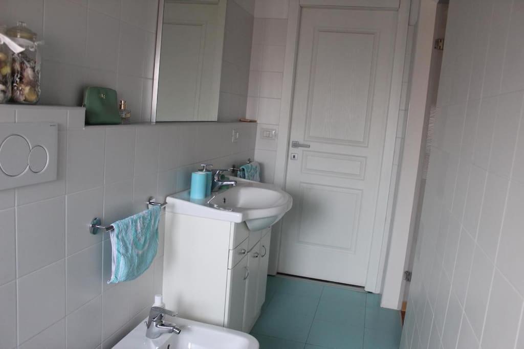 [Duomo walking distance]modern flat with free wifi