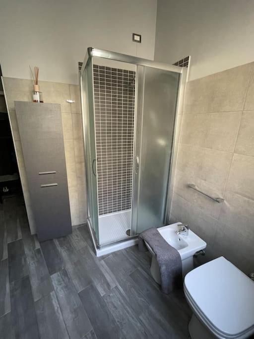 [Duomo walking distance]modern flat with free wifi
