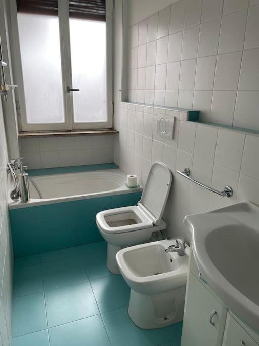[Duomo walking distance]modern flat with free wifi