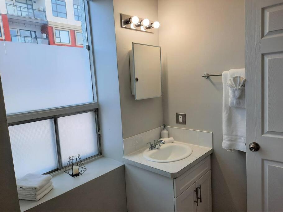 Modern Suite in Historic Bldg. Minutes to DT