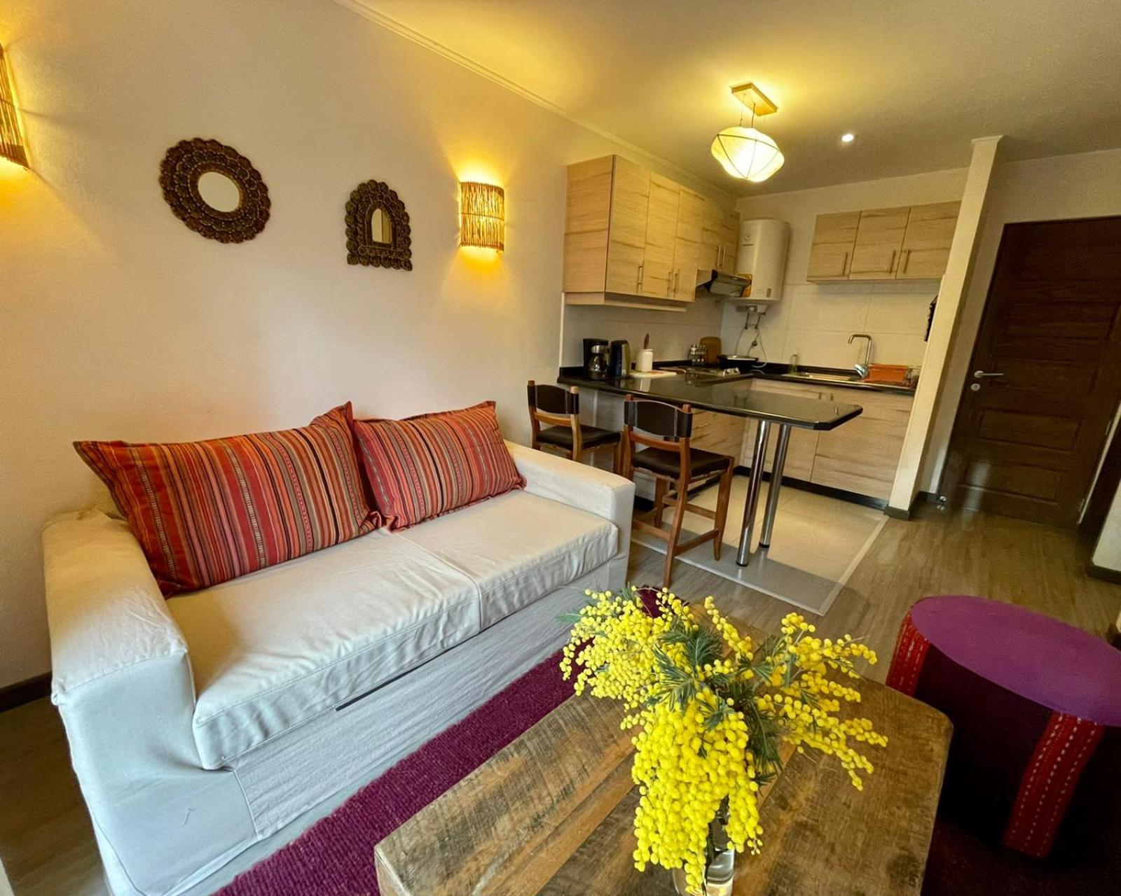 Departamento boutique en entorno nativo.