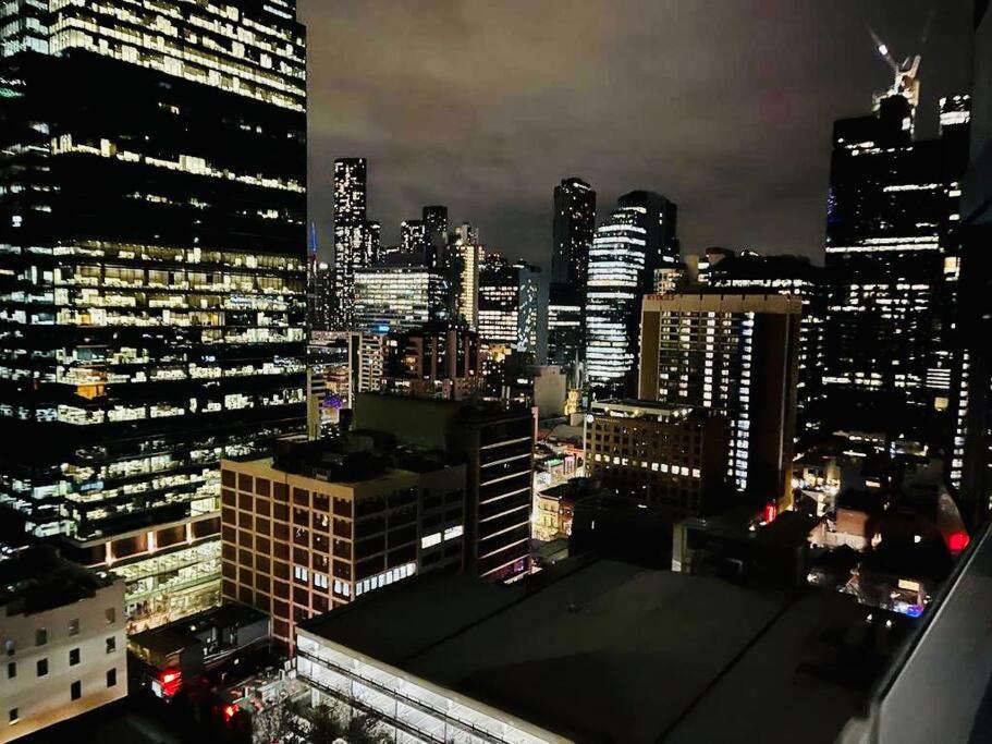 Cozy unit close to Parliament w/Amazing City Views