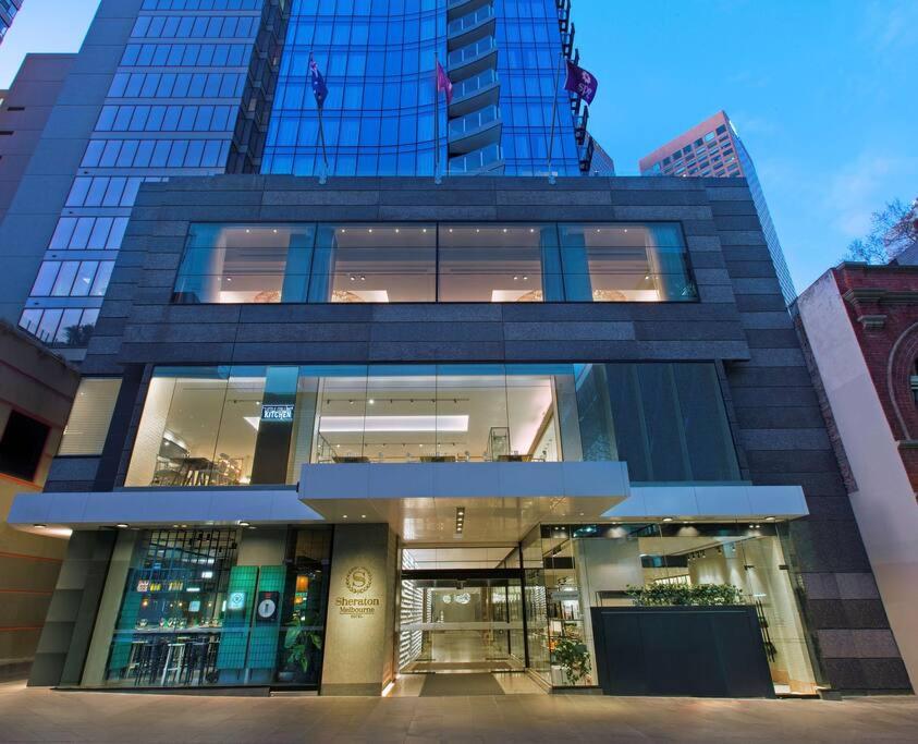 Cozy unit close to Parliament w/Amazing City Views