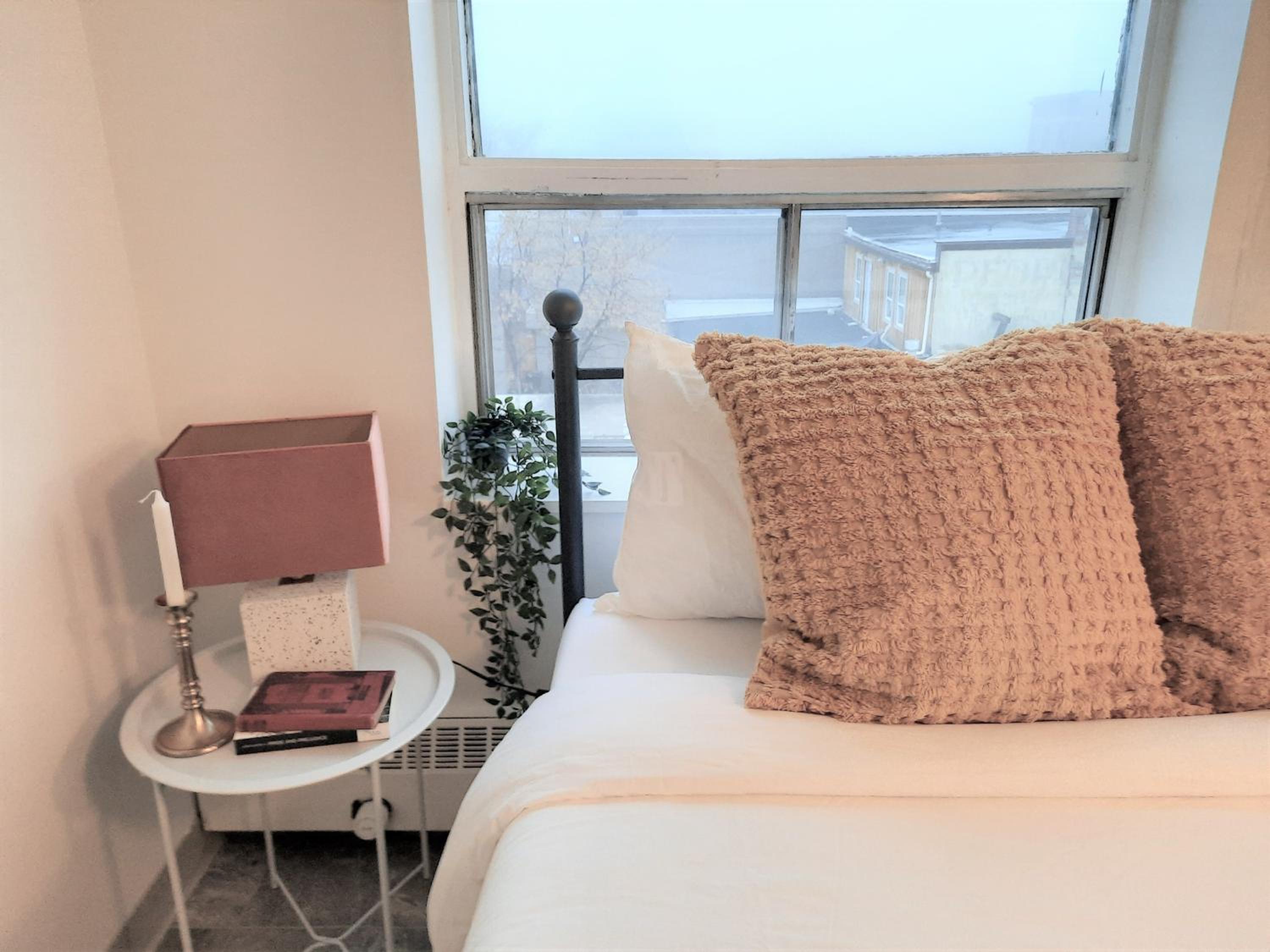 Vintage Studio w/City Views Minutes to DT