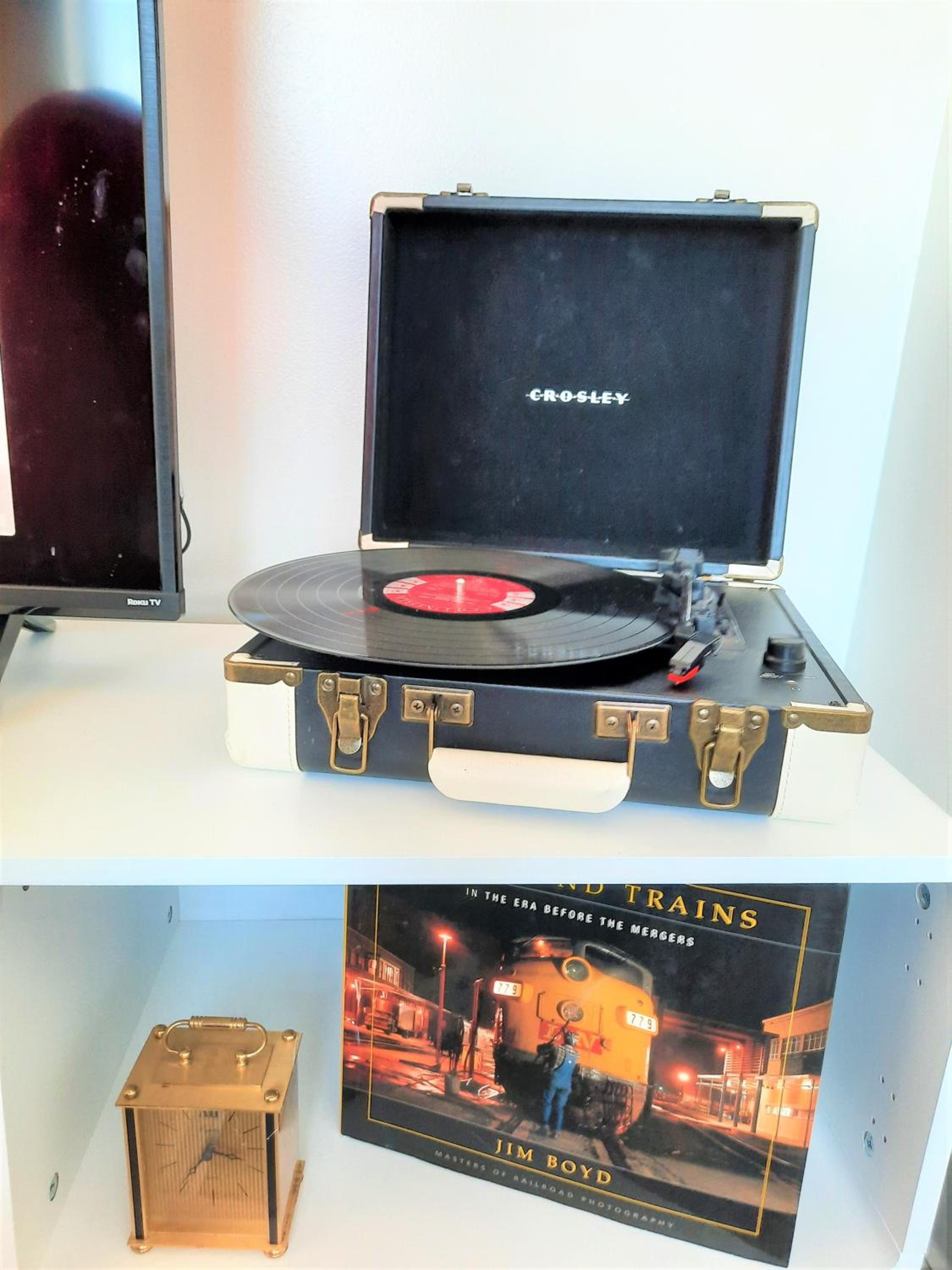 Vintage Studio w/City Views Minutes to DT