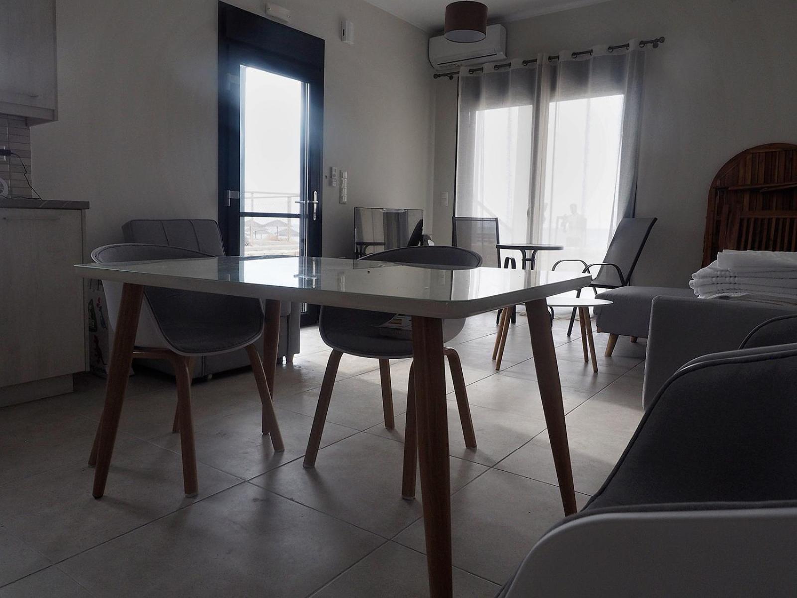 Melissinos Beachfront Apartments