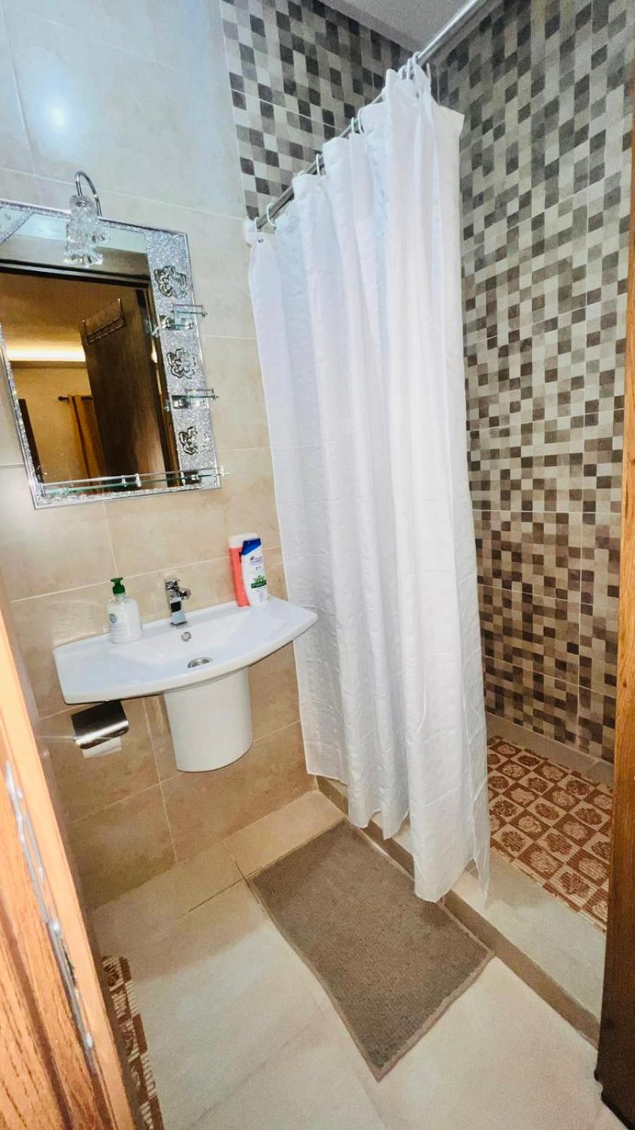 Luxury apartment Gueliz (2 min walk from Train Station)