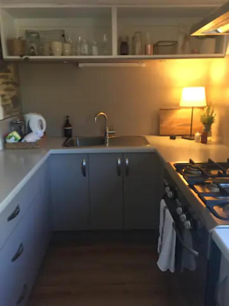 Randell Cottage - Adelaide Hills - Cosy Rustic Hideaway