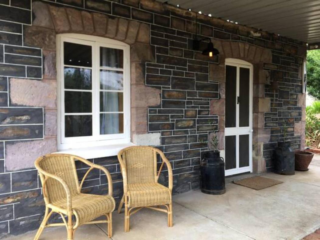 Randell Cottage - Adelaide Hills - Cosy Rustic Hideaway