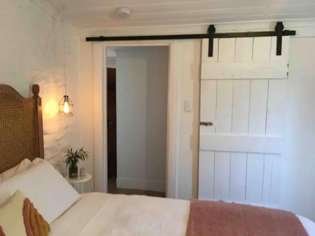 Randell Cottage - Adelaide Hills - Cosy Rustic Hideaway