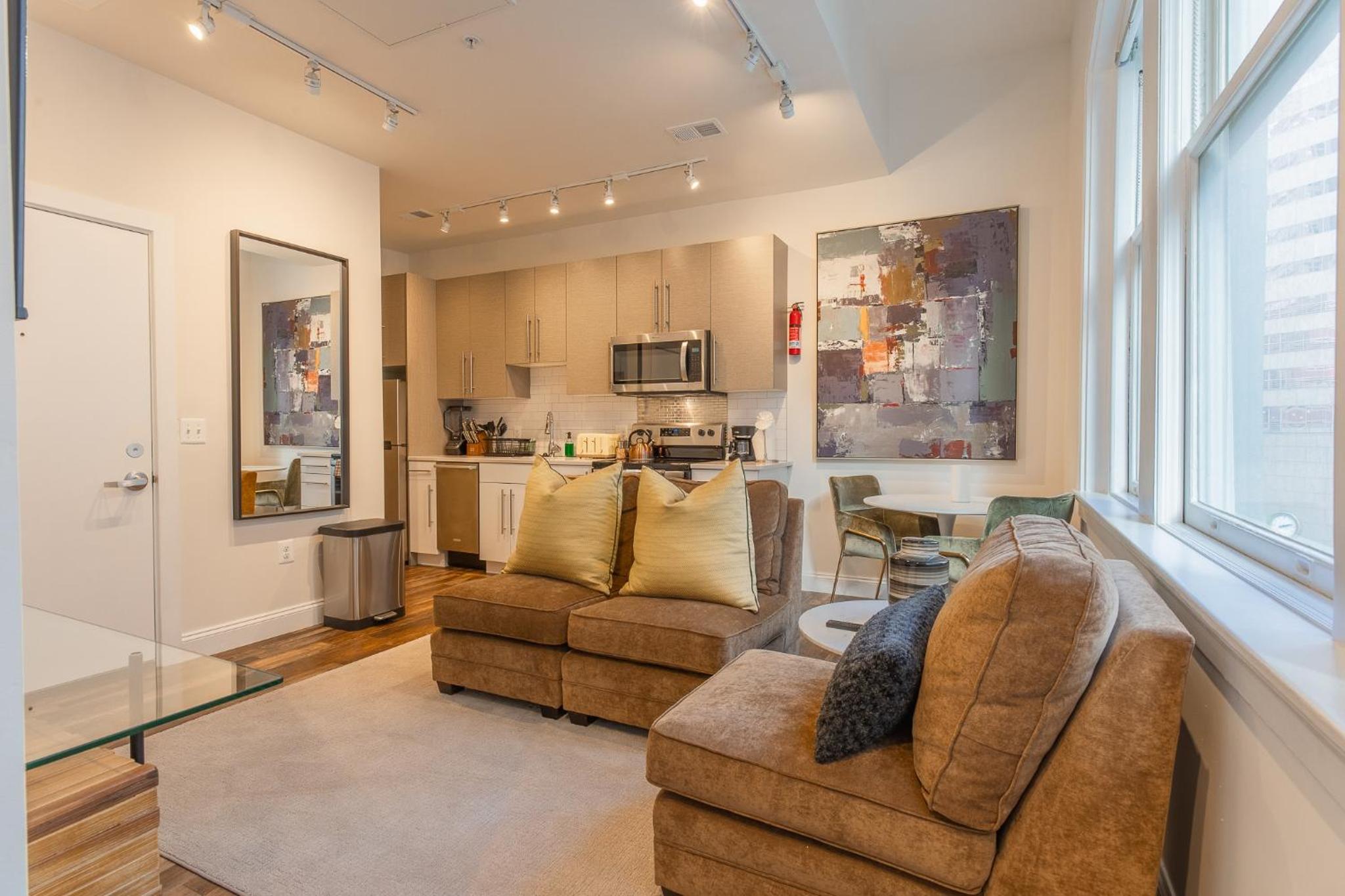 Inner Harbor's Best Furnished Luxury Apartments apts - Property Image 15