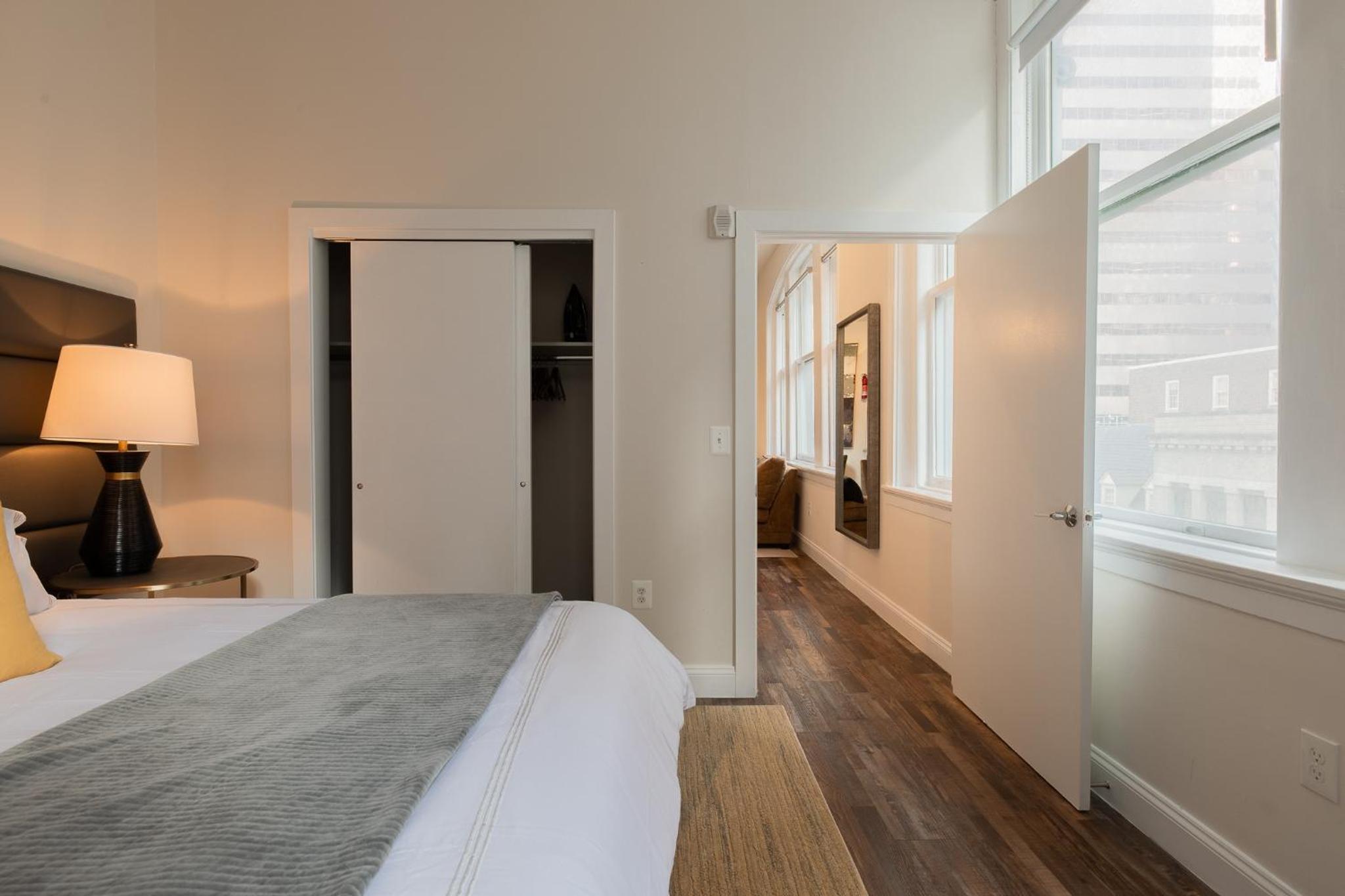 Inner Harbor's Best Furnished Luxury Apartments apts - Property Image 14