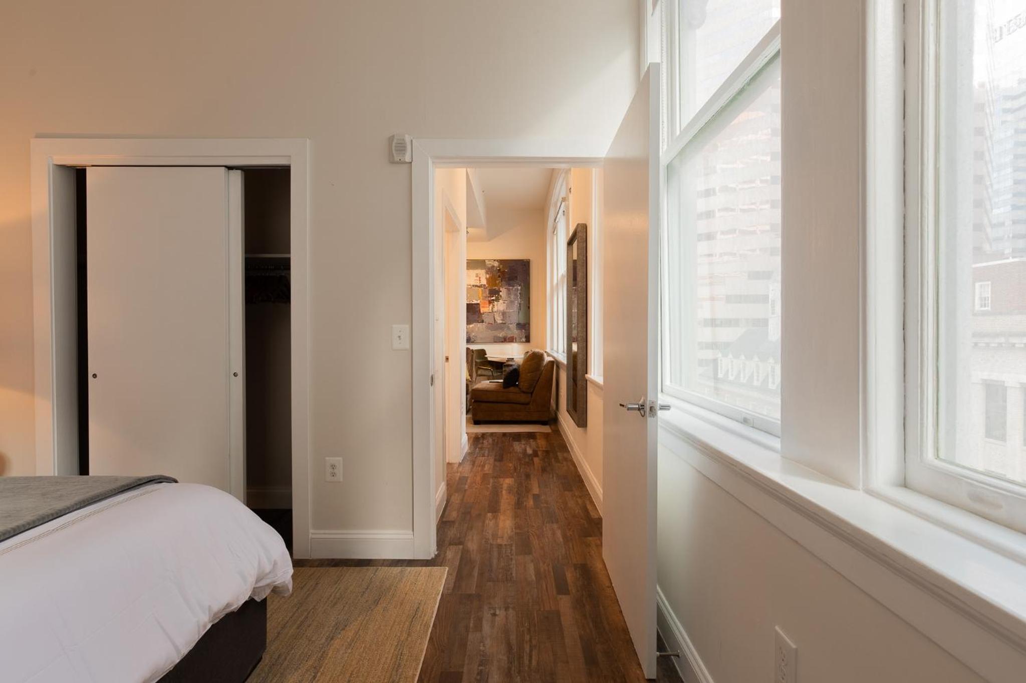 Inner Harbor's Best Furnished Luxury Apartments apts - Property Image 13