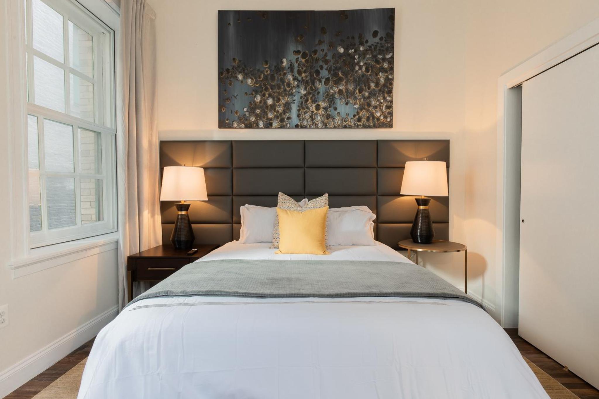 Inner Harbor's Best Furnished Luxury Apartments apts - Property Image 11