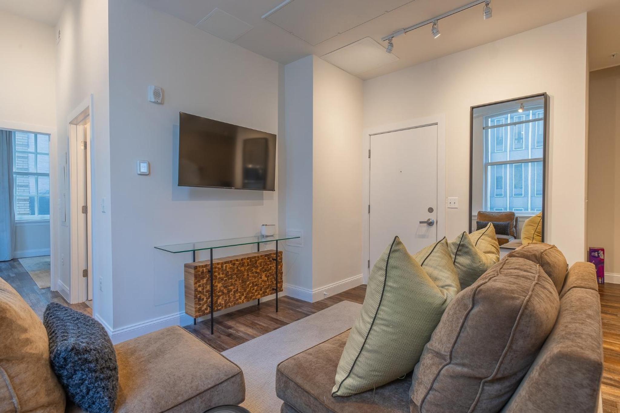 Inner Harbor's Best Furnished Luxury Apartments apts - Property Image 2