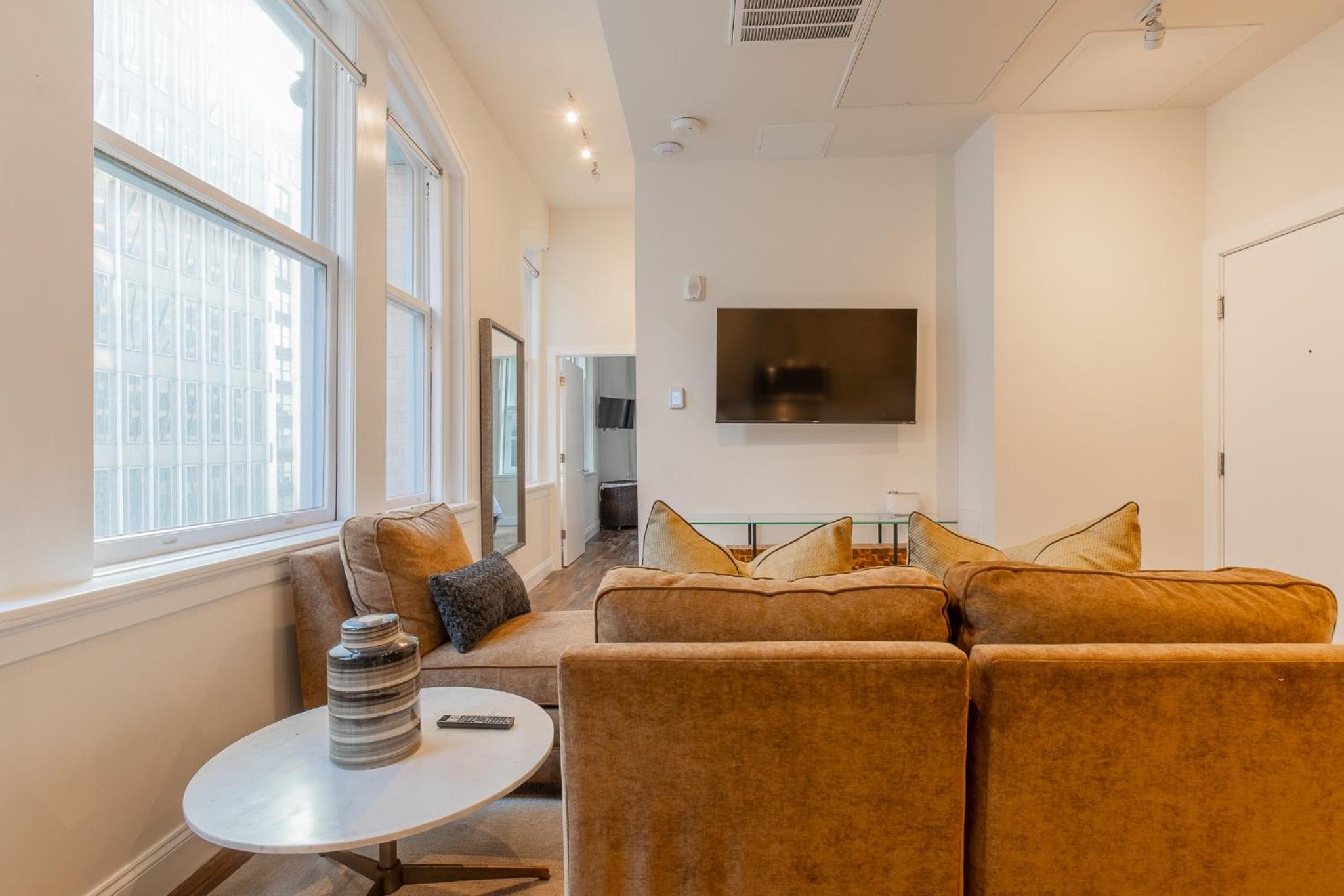 Inner Harbor's Best Furnished Luxury Apartments apts - Property Image 9