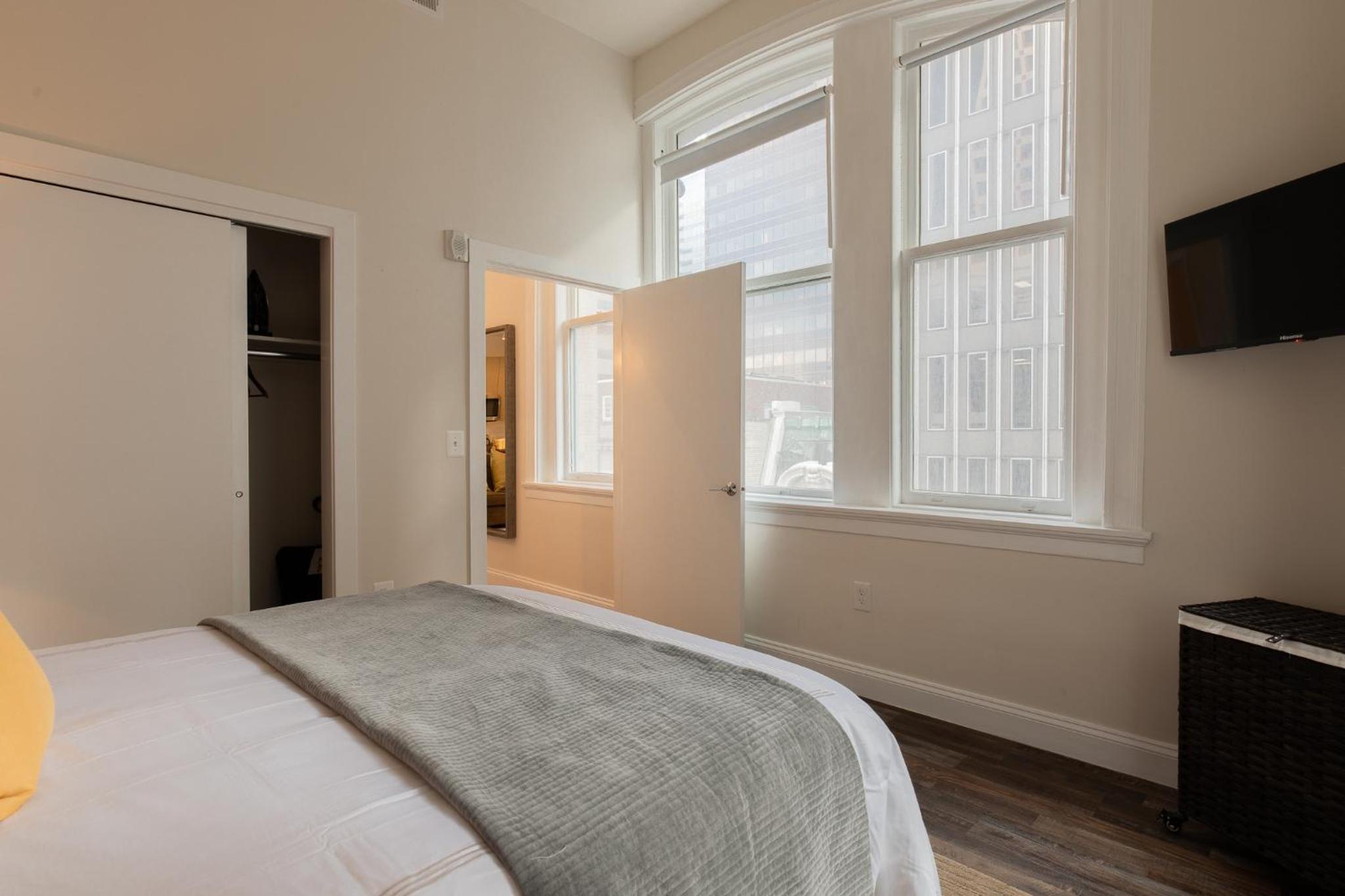 Inner Harbor's Best Furnished Luxury Apartments apts - Property Image 8