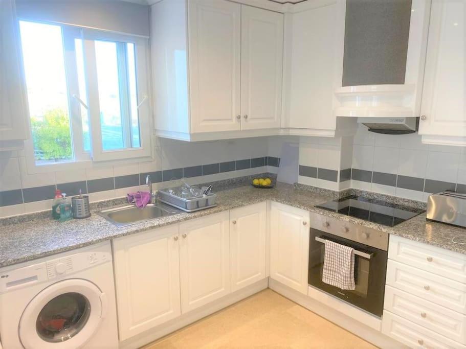 Beautiful 2 Bed Apartment on Villamartin Plaza