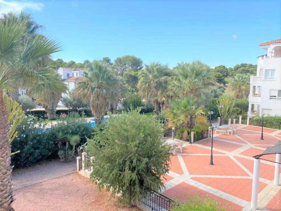 Beautiful 2 Bed Apartment on Villamartin Plaza