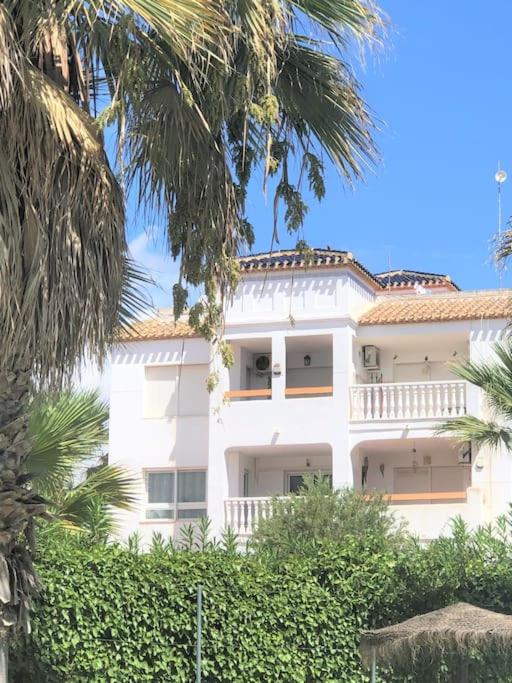 Beautiful 2 Bed Apartment on Villamartin Plaza