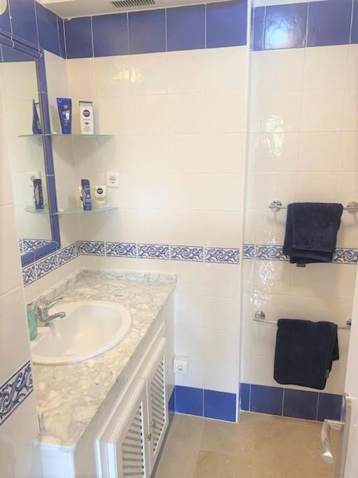 Beautiful 2 Bed Apartment on Villamartin Plaza