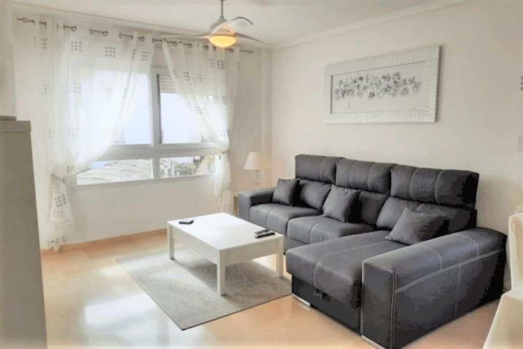 Beautiful 2 Bed Apartment on Villamartin Plaza
