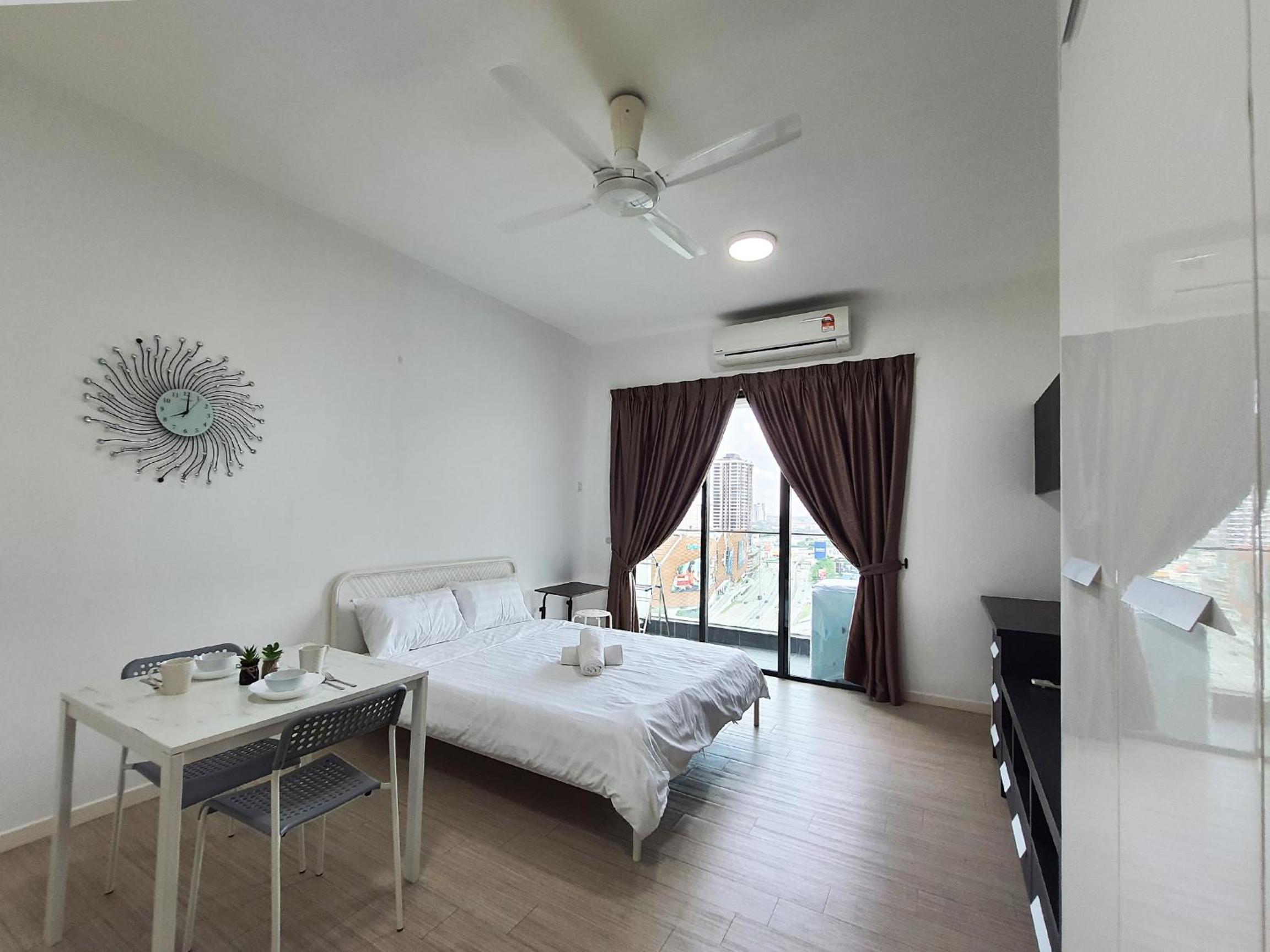 PJ The Grand by SkyLimit Suites photo 6