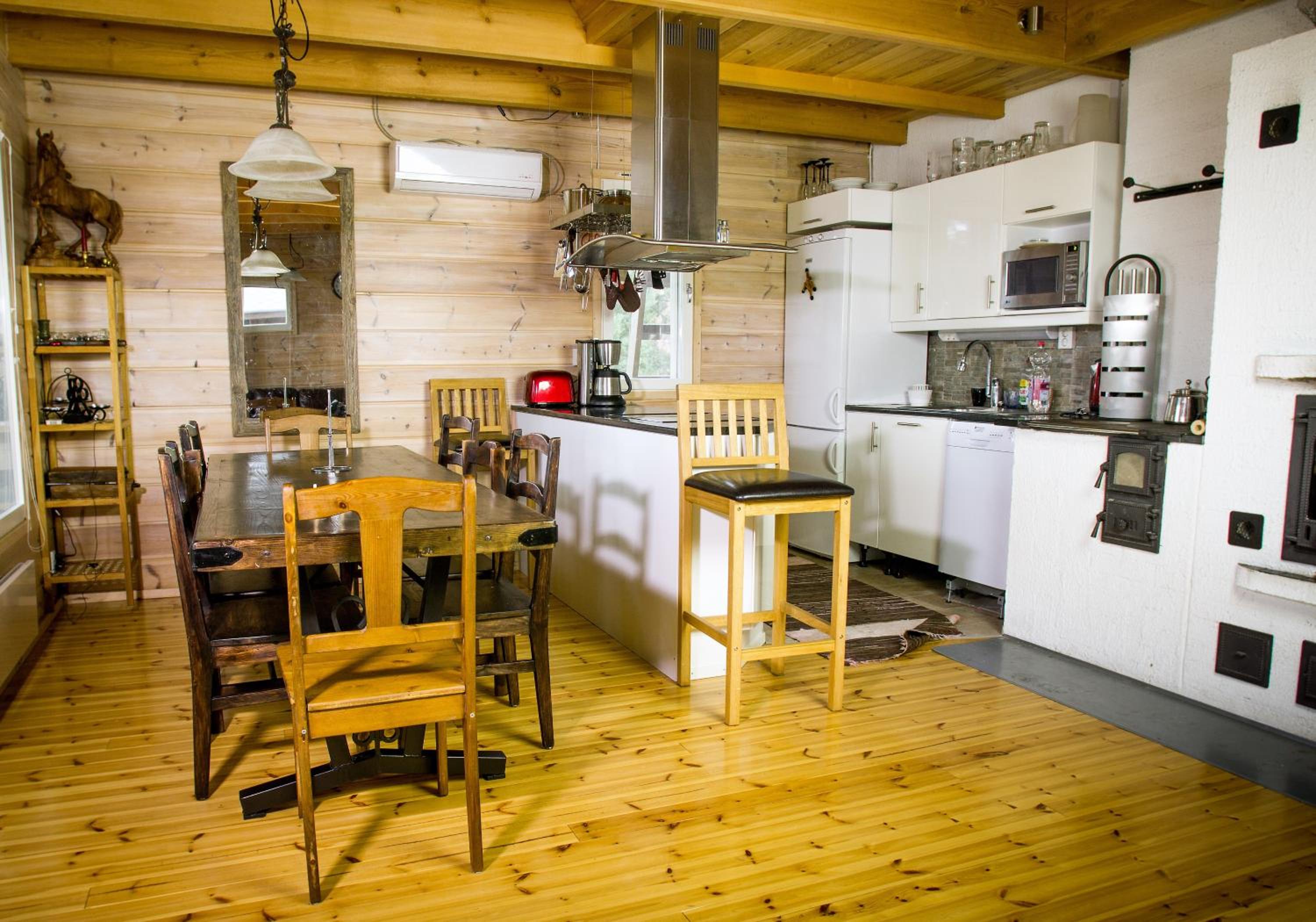 Pine house, lake Saimaa view 3