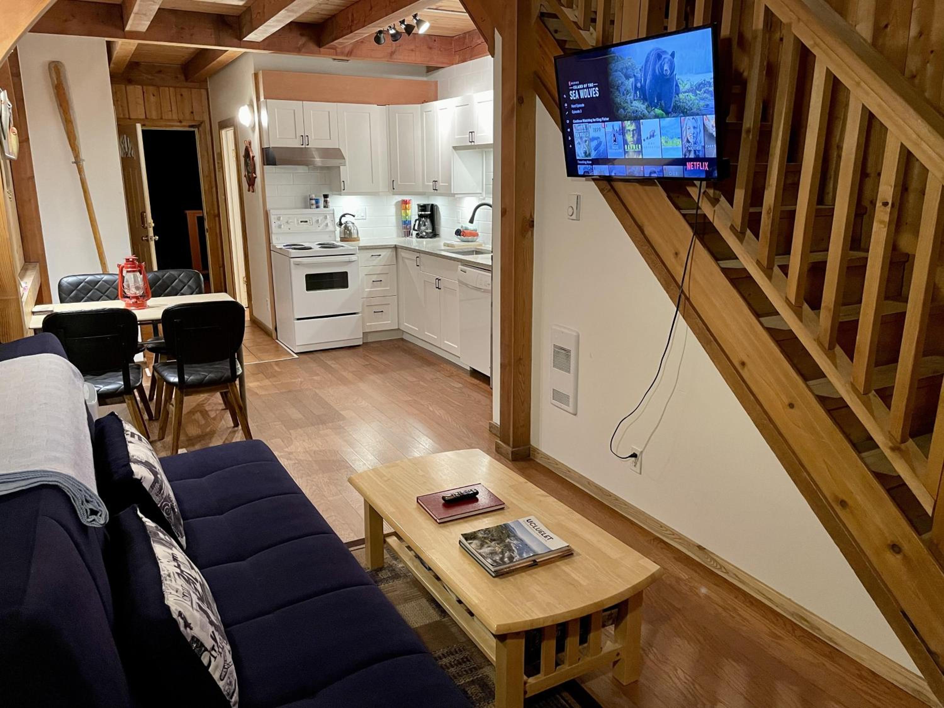 Waterfront Timber-Frame Cottage!