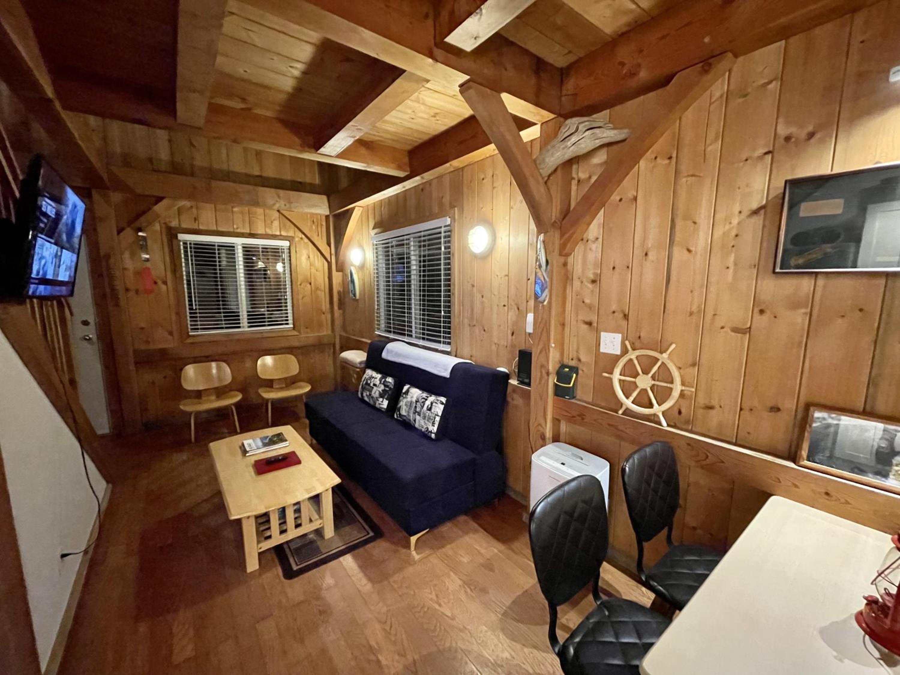 Waterfront Timber-Frame Cottage!