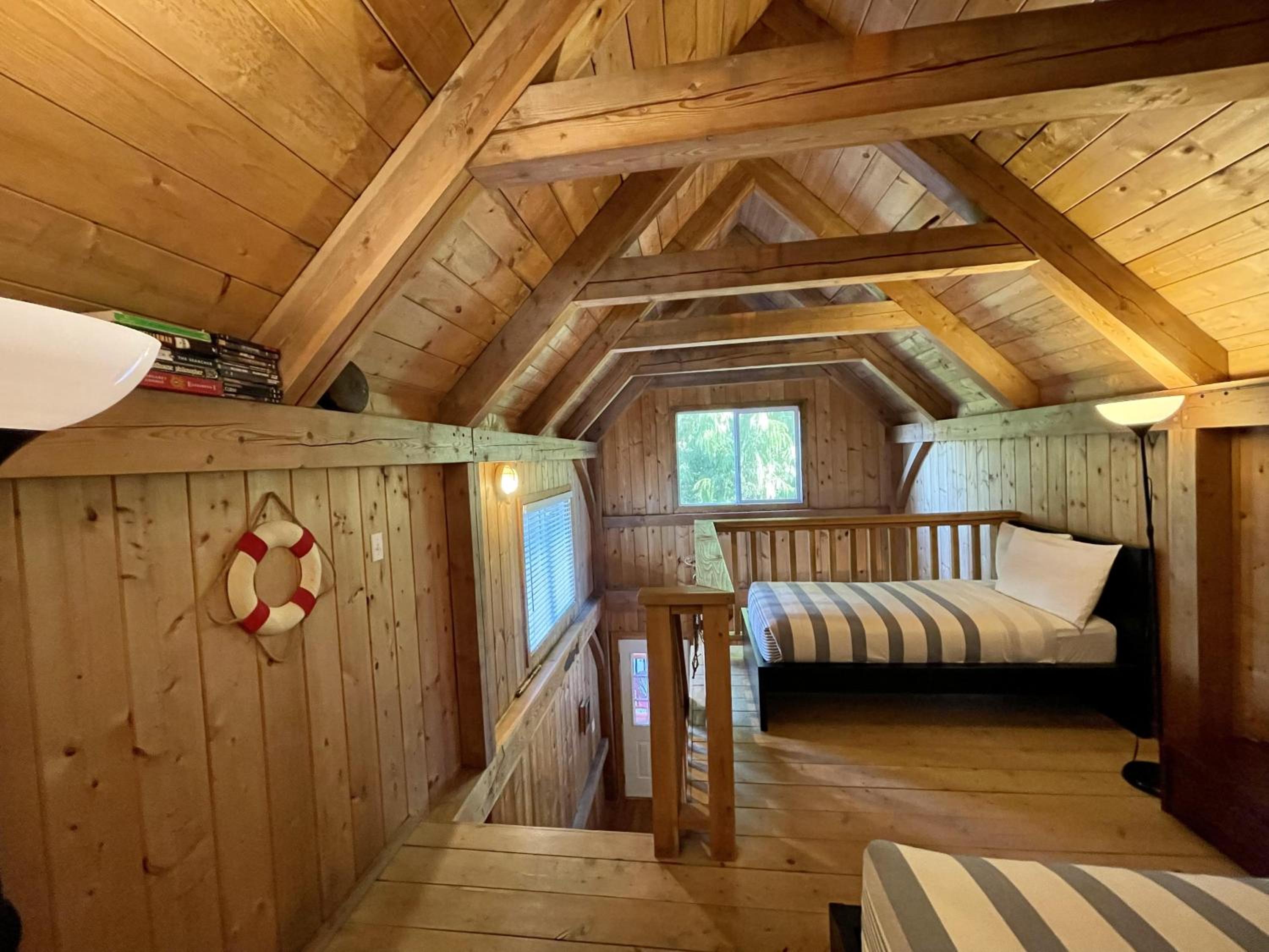Waterfront Timber-Frame Cottage!